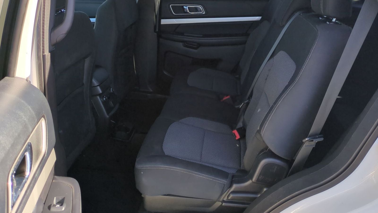 Thumbnail: 2016 Ford Explorer - 16