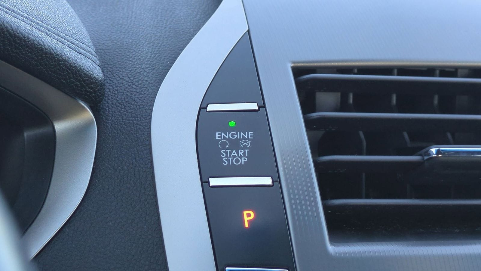 Thumbnail: 2020 Lincoln MKZ - 30