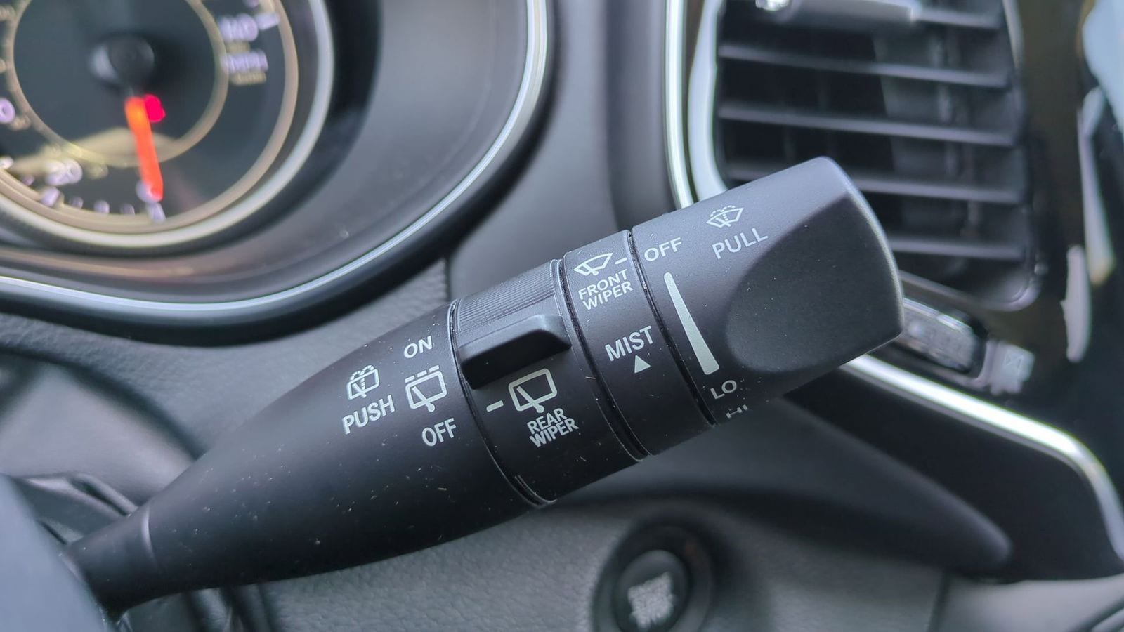 2019 Jeep Cherokee Overland 25