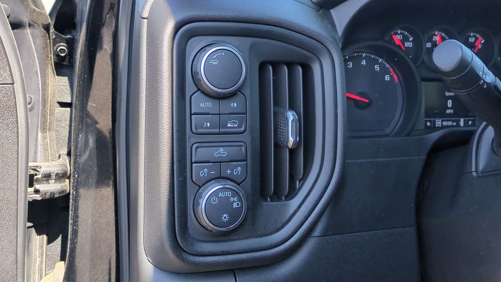 Thumbnail: 2020 Chevrolet Silverado 1500 - 17