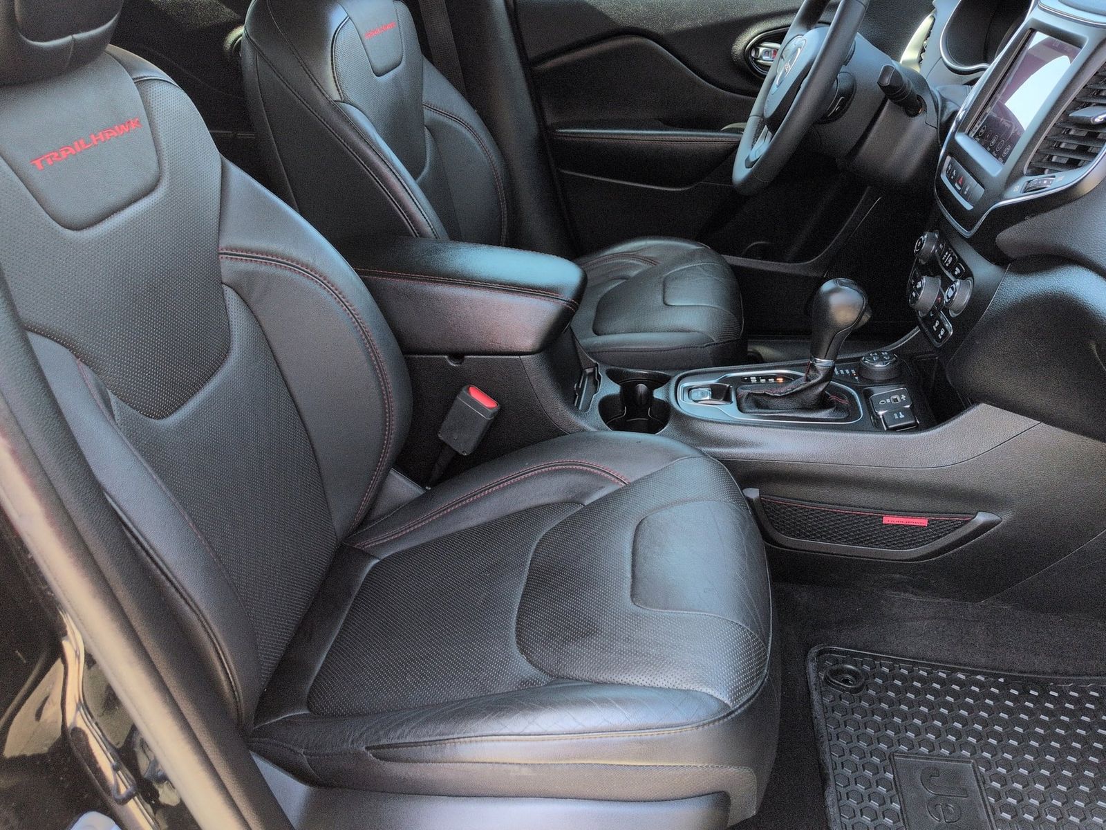 Thumbnail: 2021 Jeep Cherokee - 29