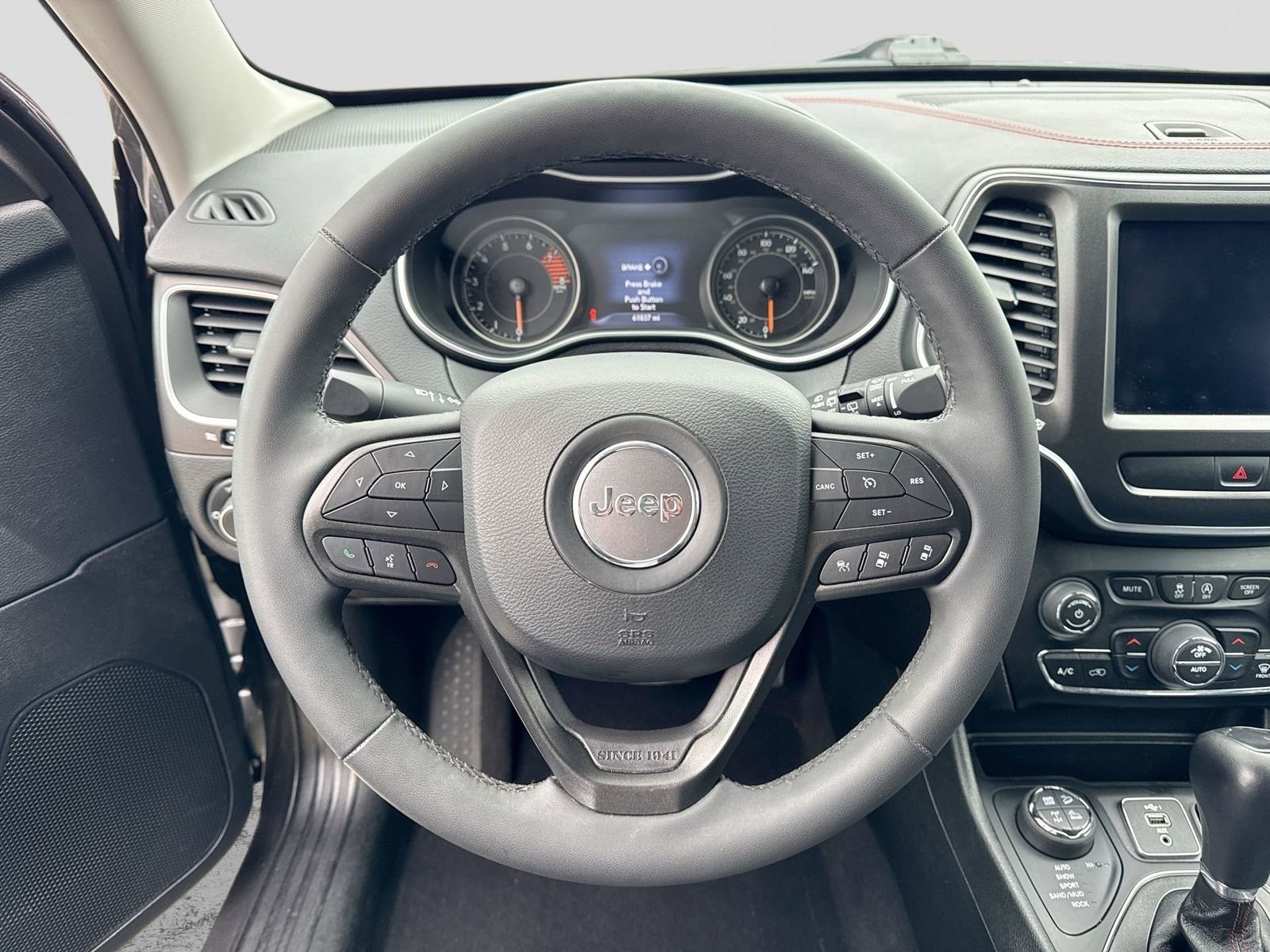 Thumbnail: 2022 Jeep Cherokee - 24