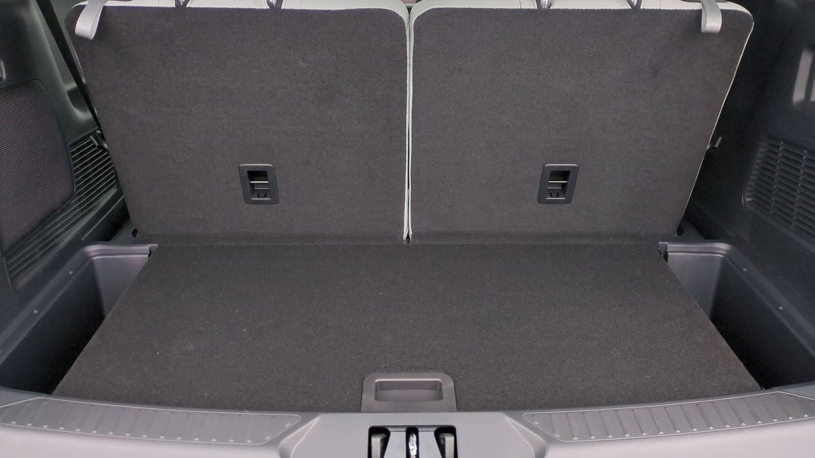 Thumbnail: 2025 Ford Explorer - 36