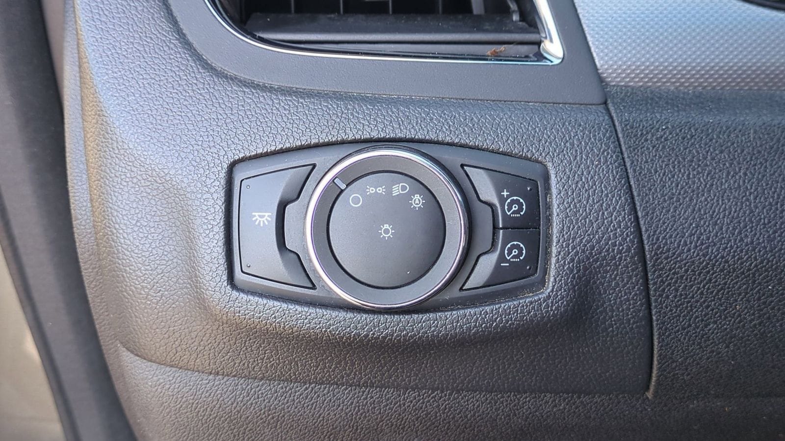 Thumbnail: 2012 Ford Edge - 15