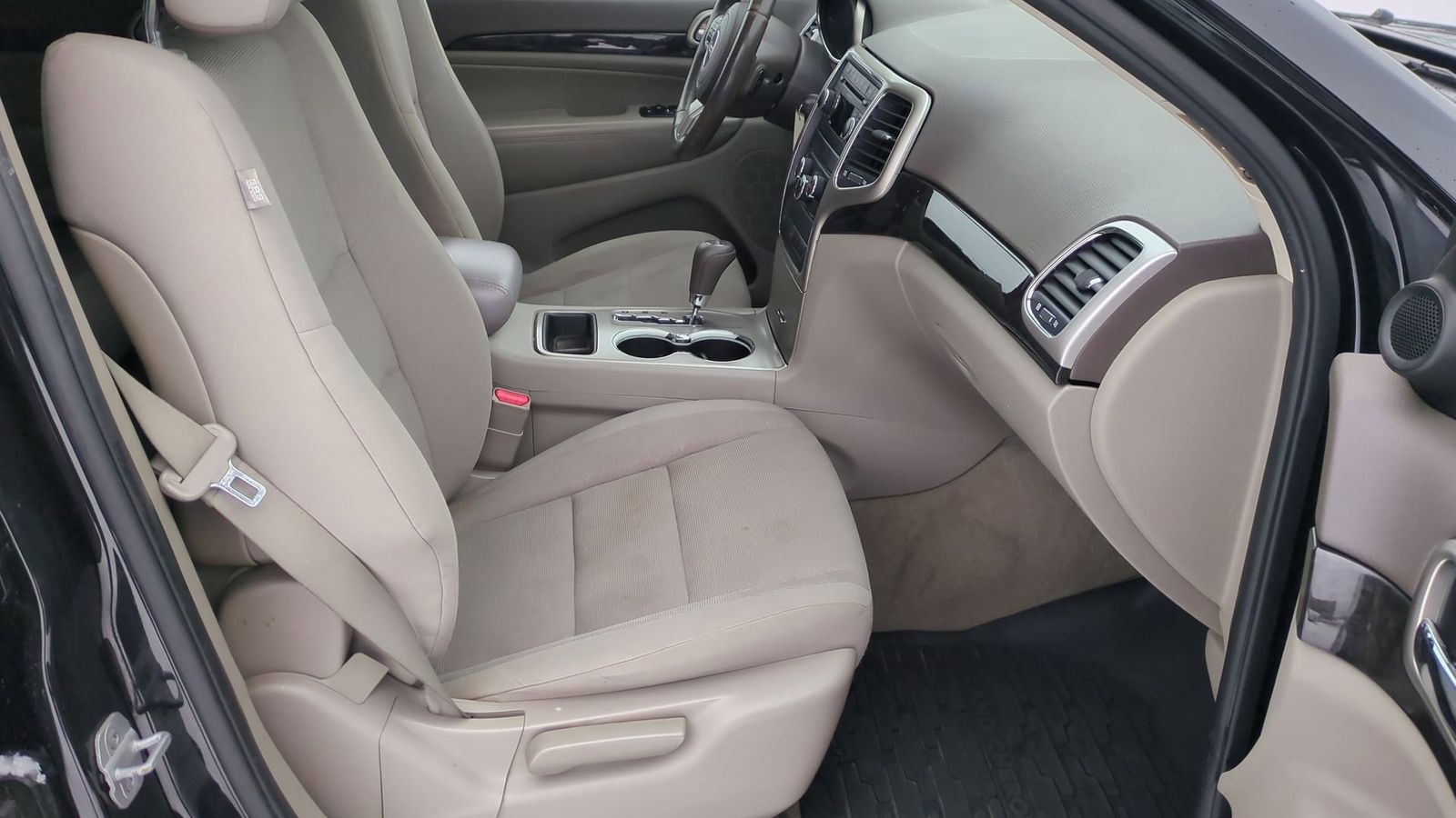 Thumbnail: 2012 Jeep Grand Cherokee - 21