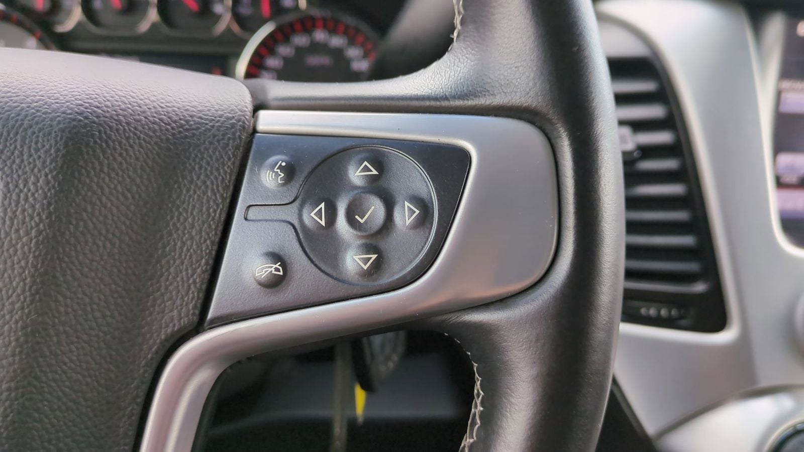 Thumbnail: 2015 GMC Yukon - 25
