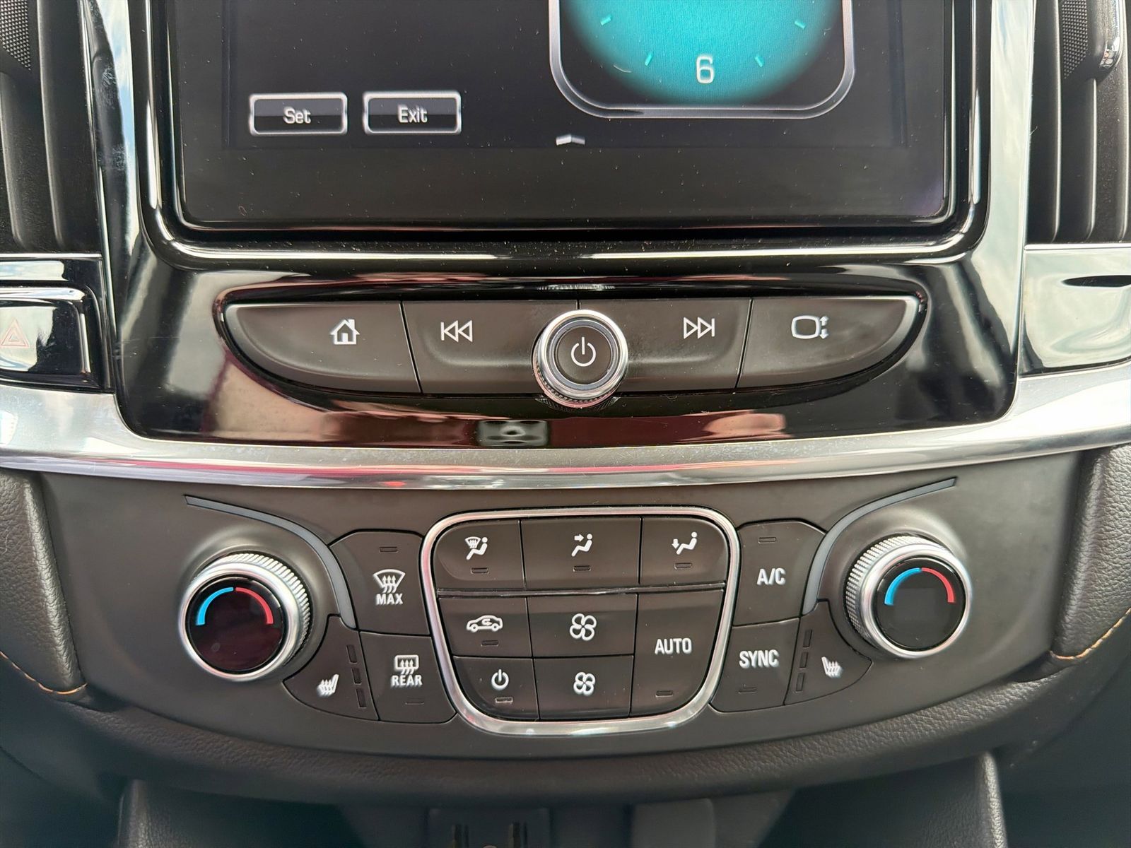 Thumbnail: 2019 Chevrolet Traverse - 32