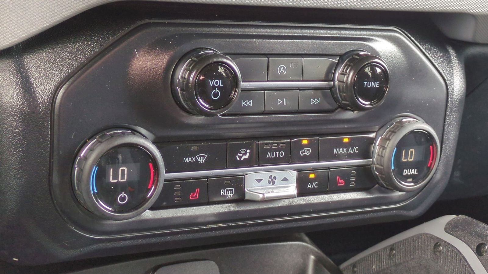 Thumbnail: 2023 Ford Bronco - 32