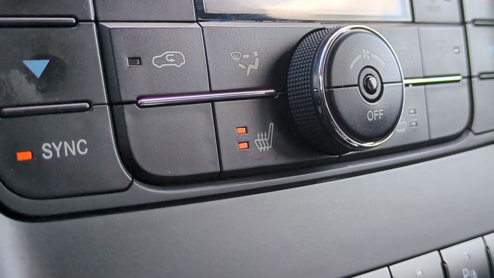 Thumbnail: 2011 Jeep Grand Cherokee - 34