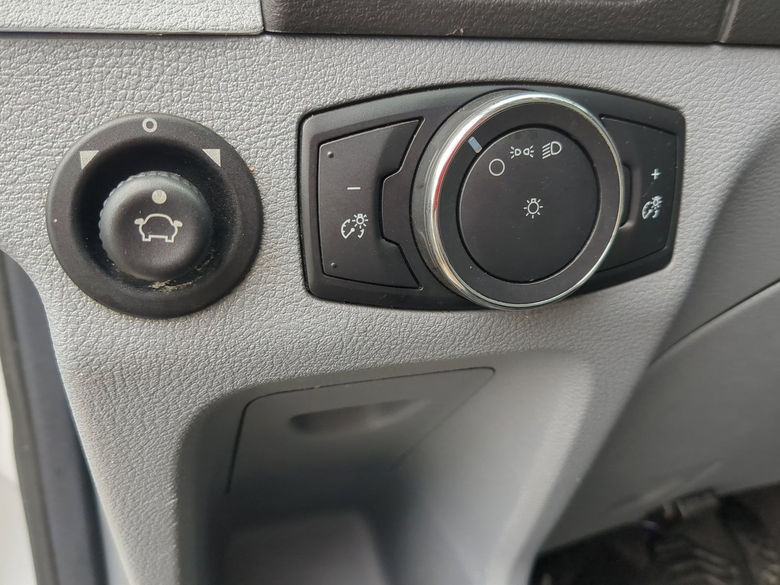 Thumbnail: 2015 Ford Transit Series - 18