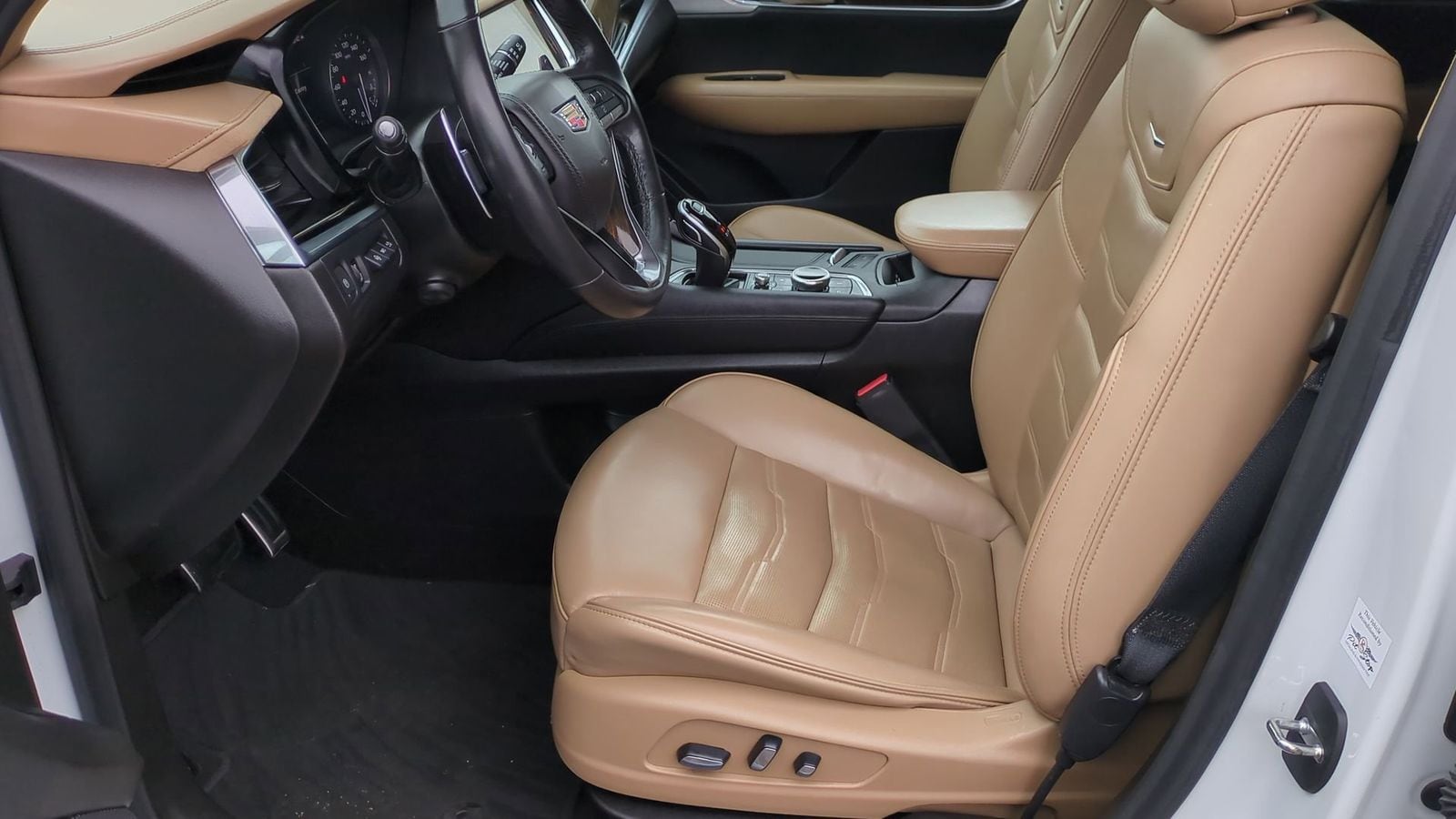 Thumbnail: 2021 Cadillac XT6 - 17