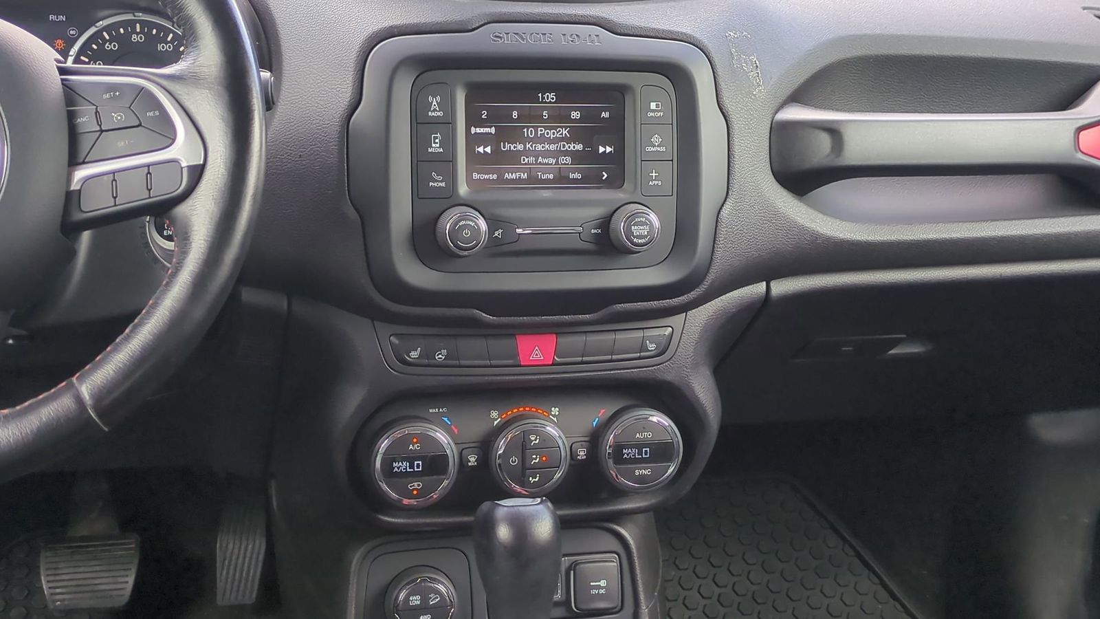 Thumbnail: 2017 Jeep Renegade - 32