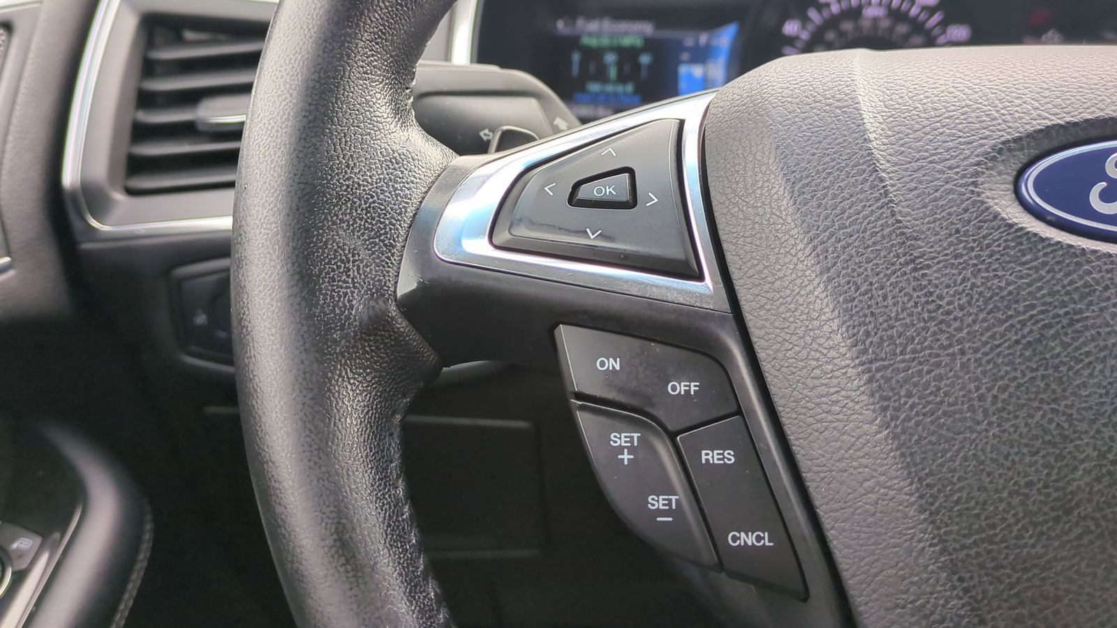 Thumbnail: 2018 Ford Edge - 25