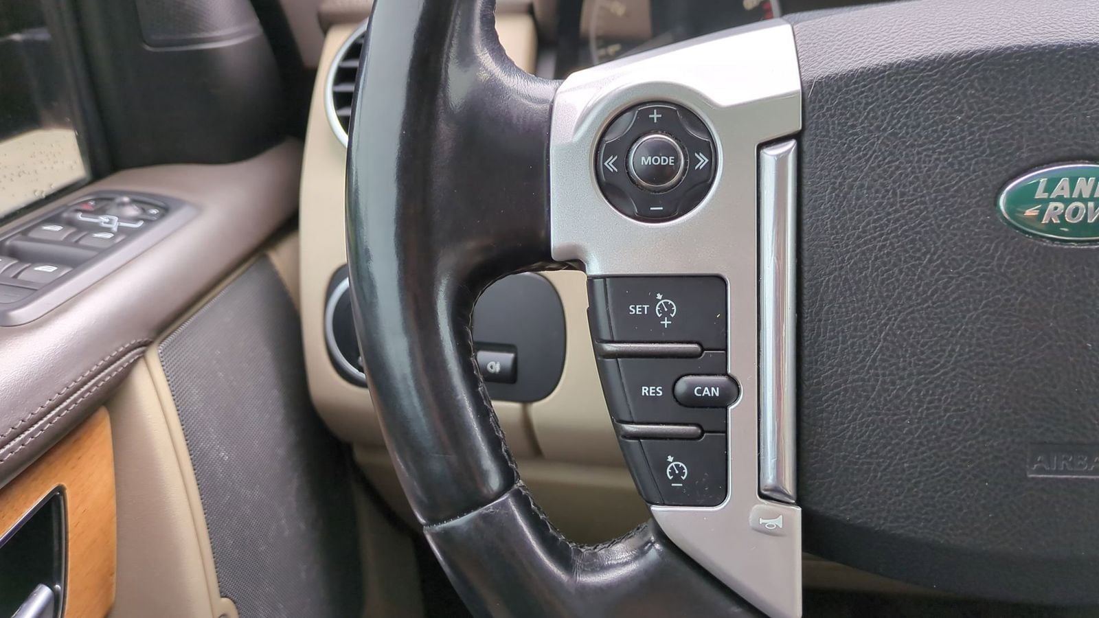 Thumbnail: 2011 Land Rover LR4 - 23