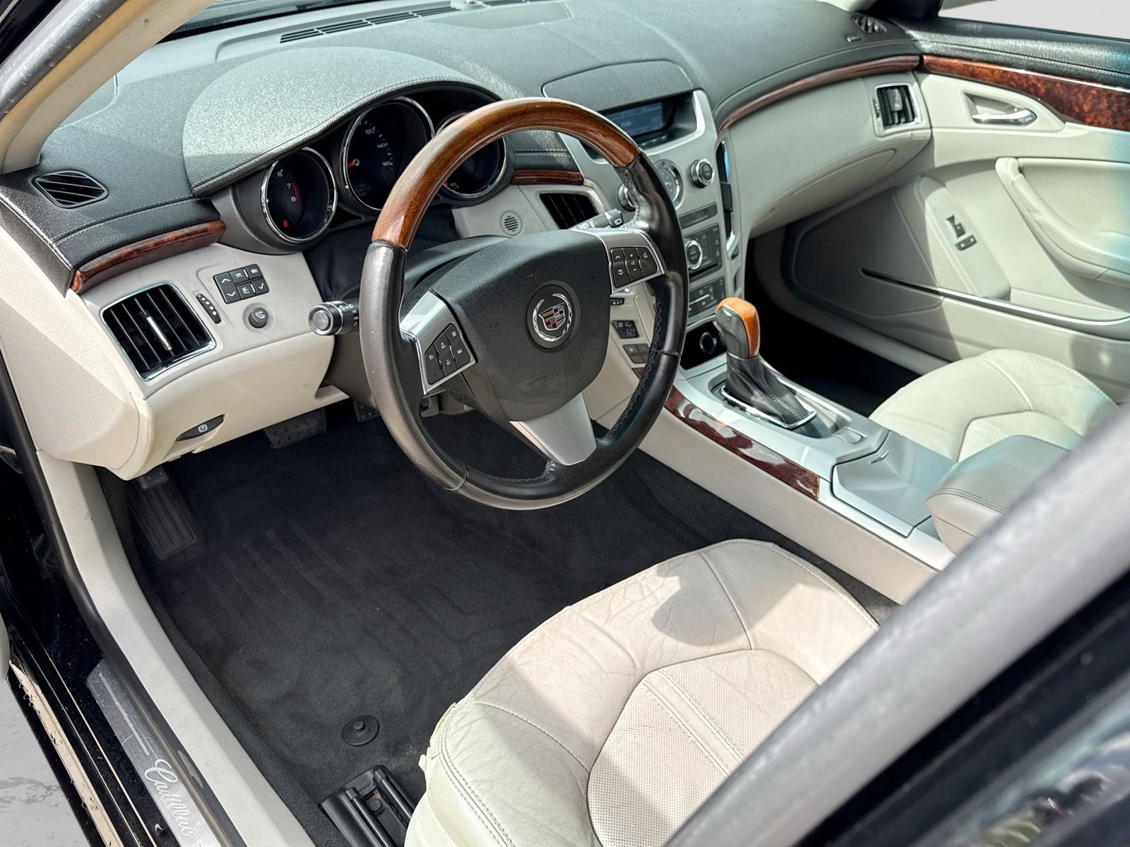 Used 2012 Cadillac CTS Sport Wagon Luxury Collection with VIN 1G6DG8E56C0131201 for sale in Washington, MI