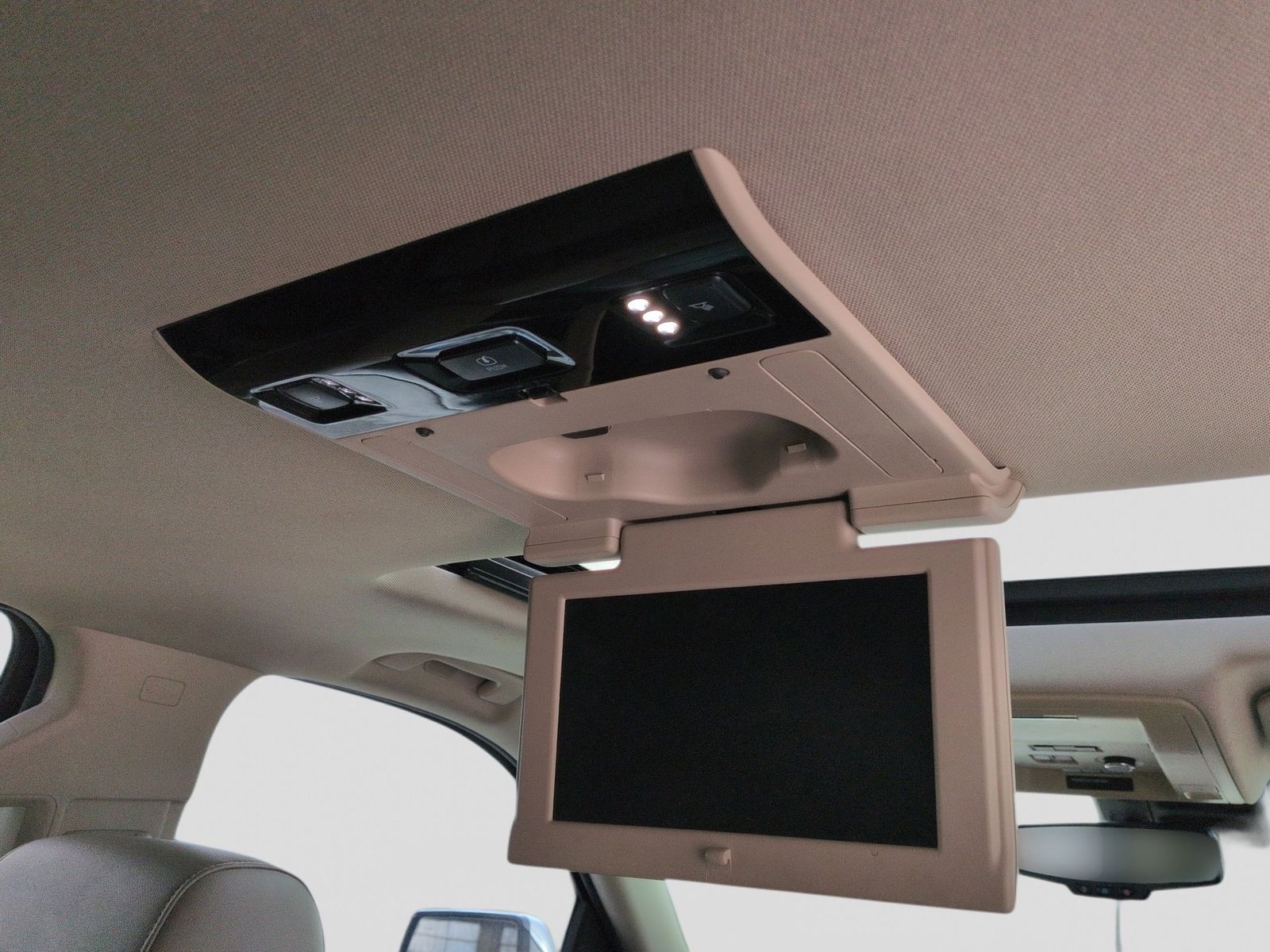 Thumbnail: 2015 Chevrolet Suburban - 29