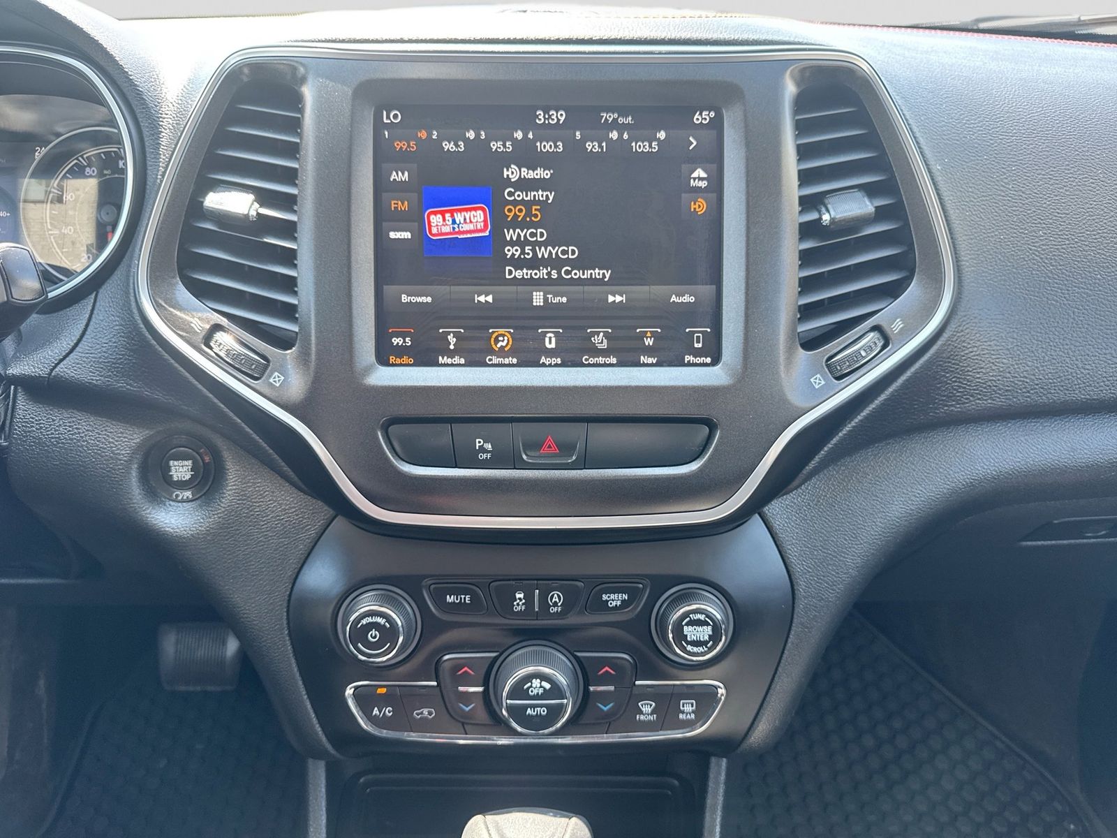 Thumbnail: 2019 Jeep Cherokee - 32