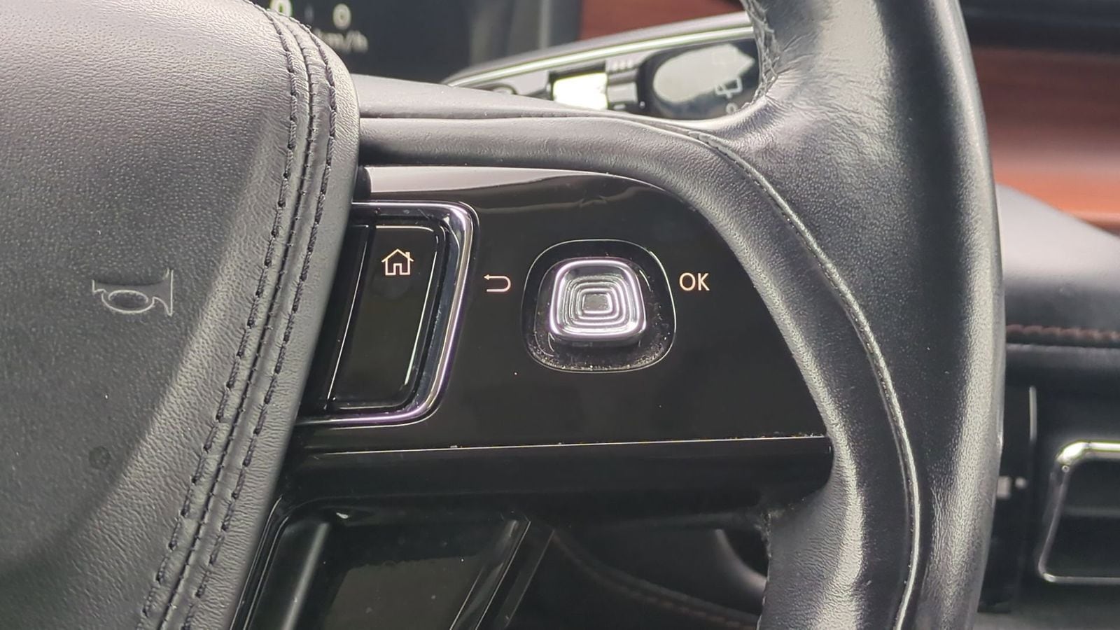 Thumbnail: 2020 Lincoln Aviator - 27