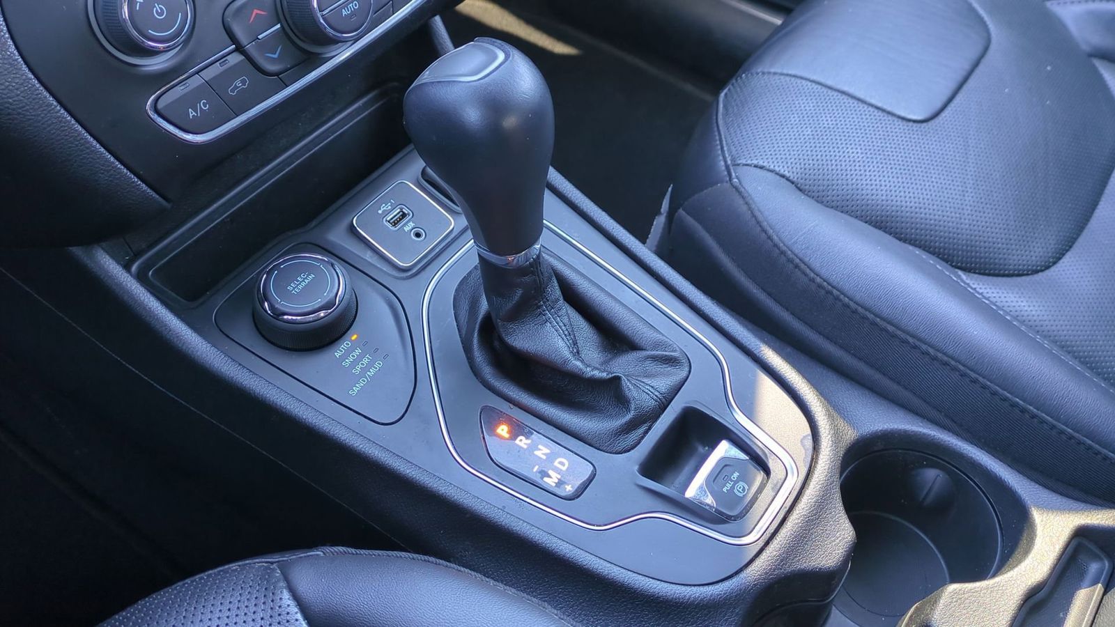 Thumbnail: 2020 Jeep Cherokee - 38