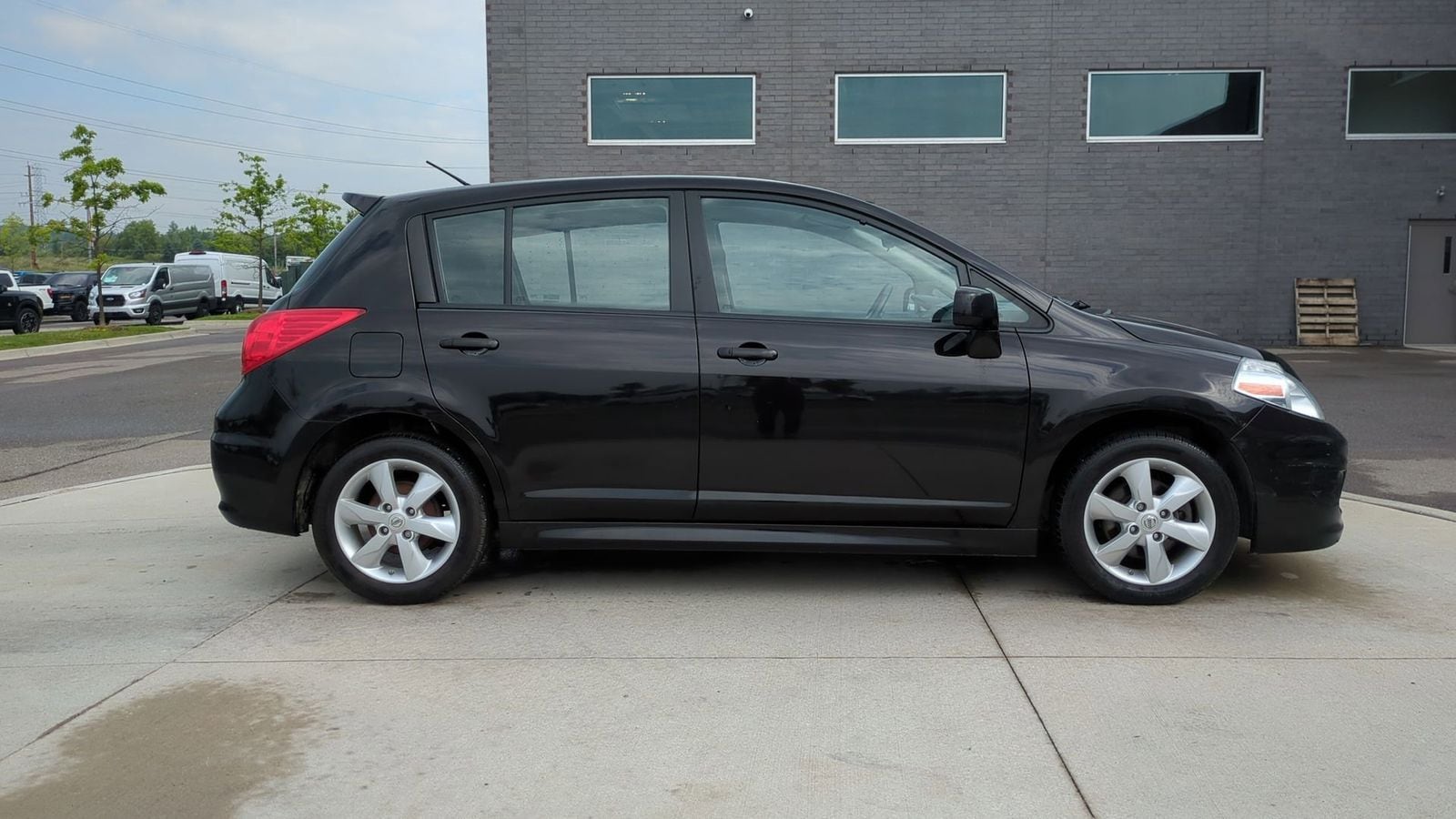Thumbnail: 2011 Nissan Versa - 6