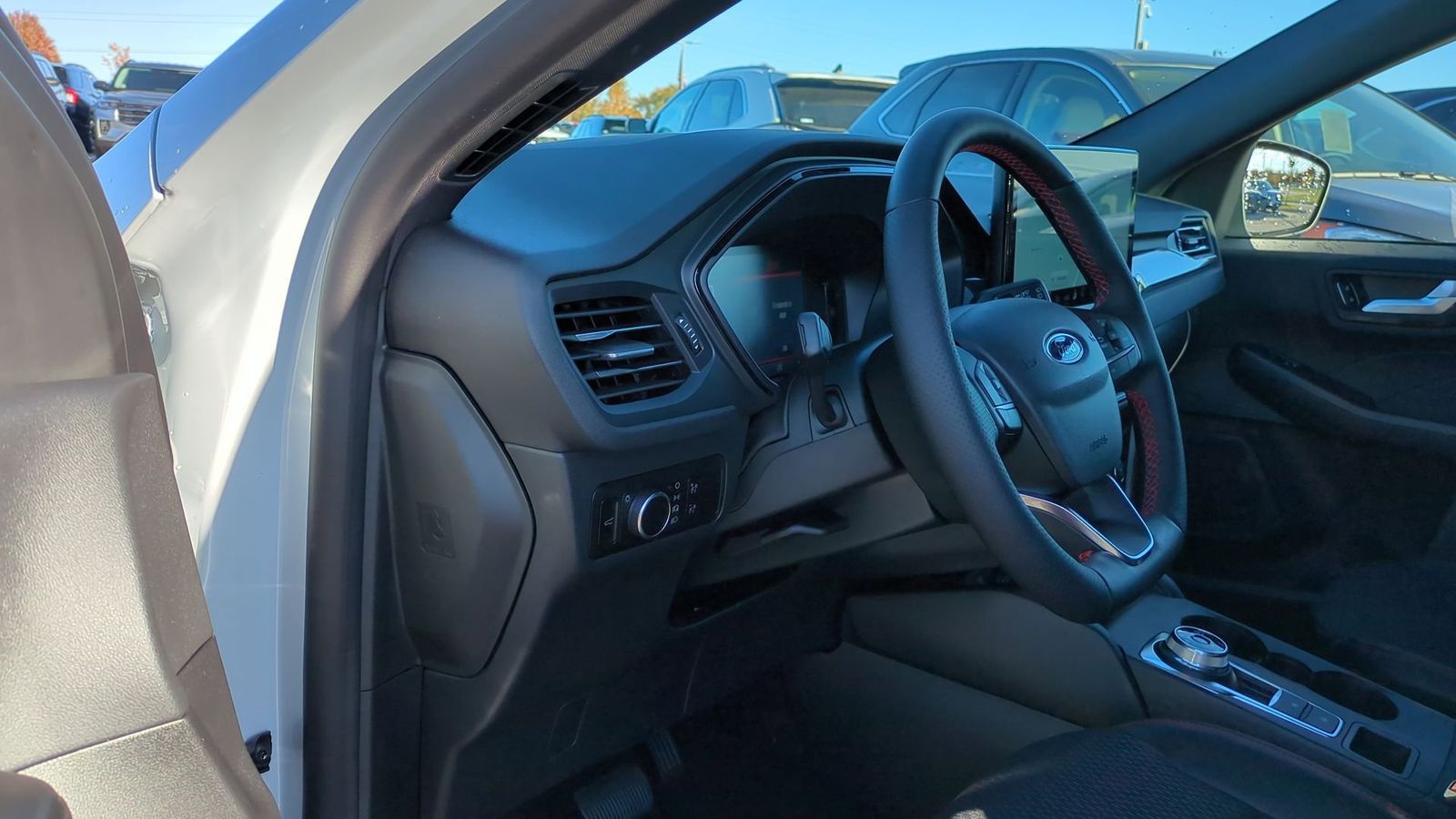 2025 Ford Escape Hybrid ST-Line Select photo 2