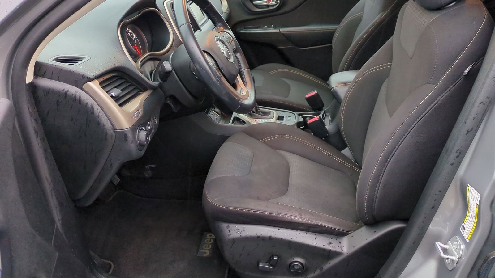 Thumbnail: 2016 Jeep Cherokee - 17