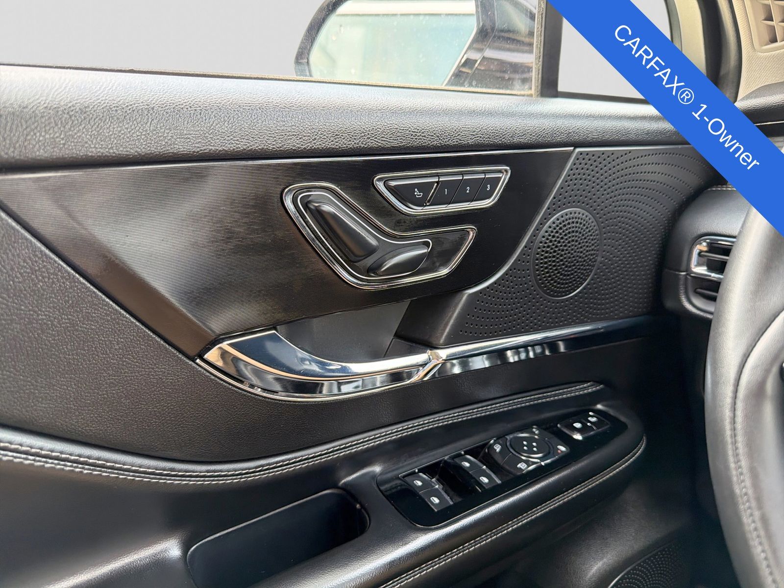 Thumbnail: 2023 Lincoln Corsair - 19