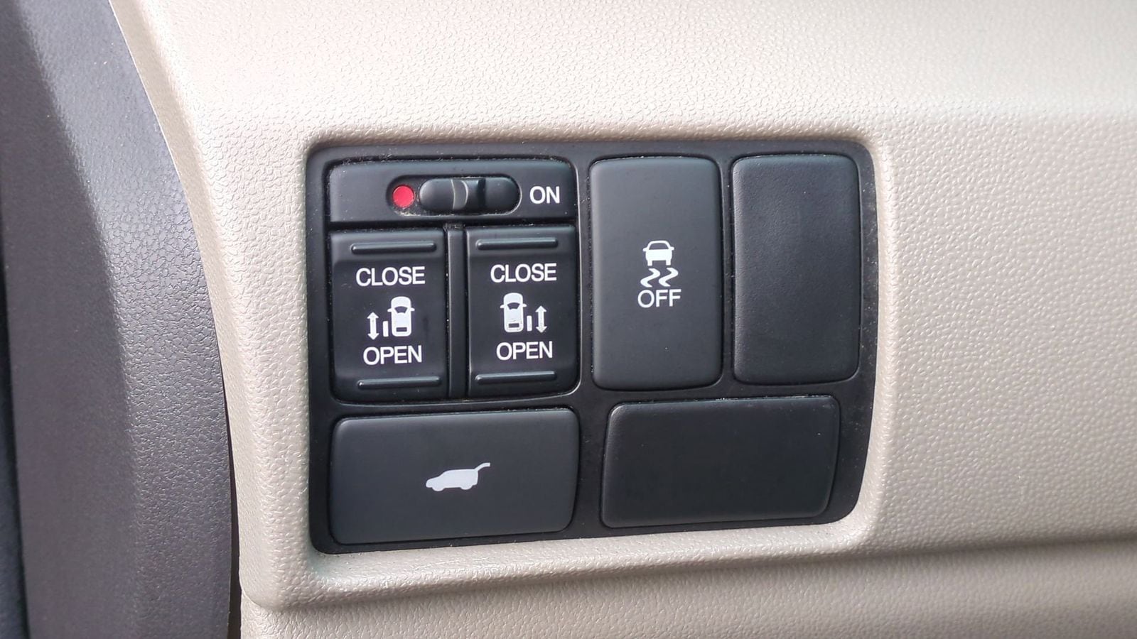 Thumbnail: 2012 Honda Odyssey - 14