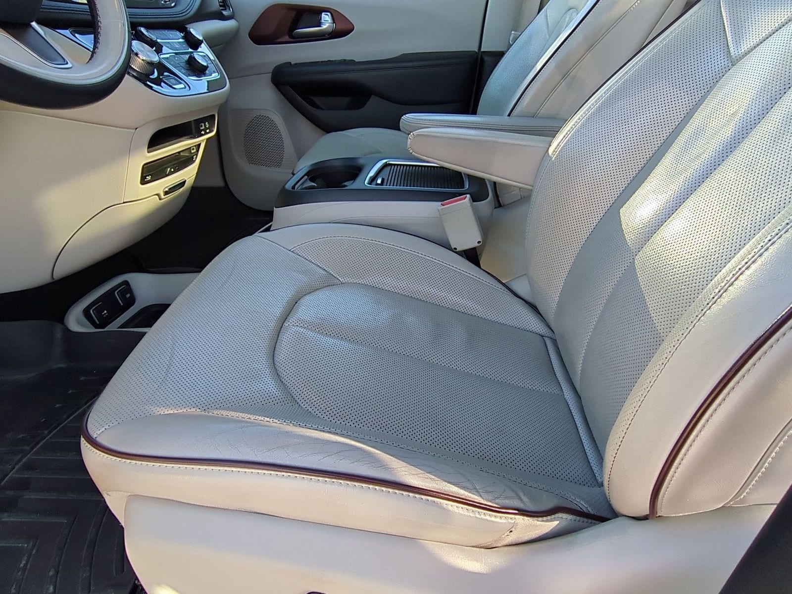 Thumbnail: 2017 Chrysler Pacifica - 20