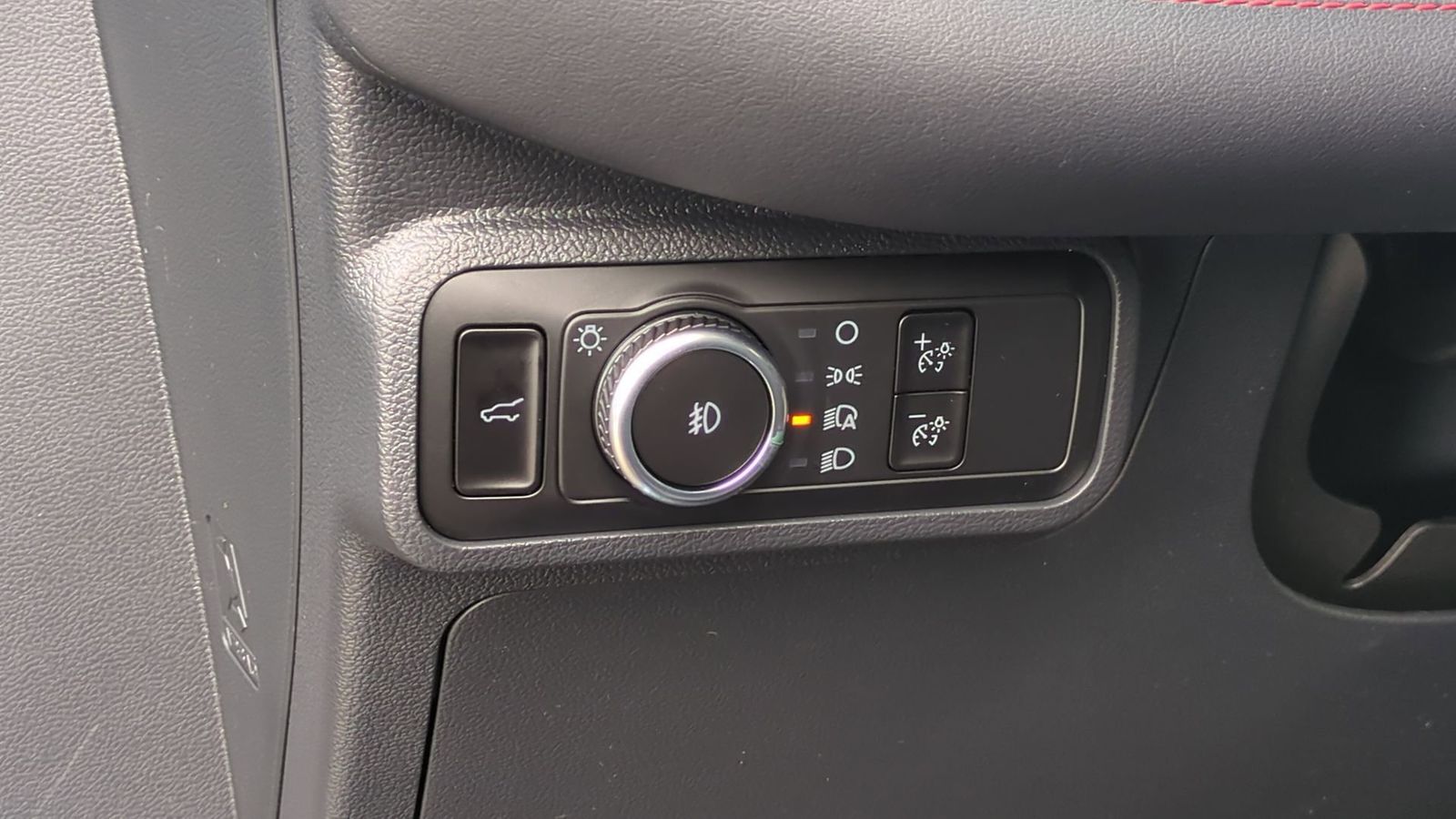 Thumbnail: 2026 Ford Explorer - 15