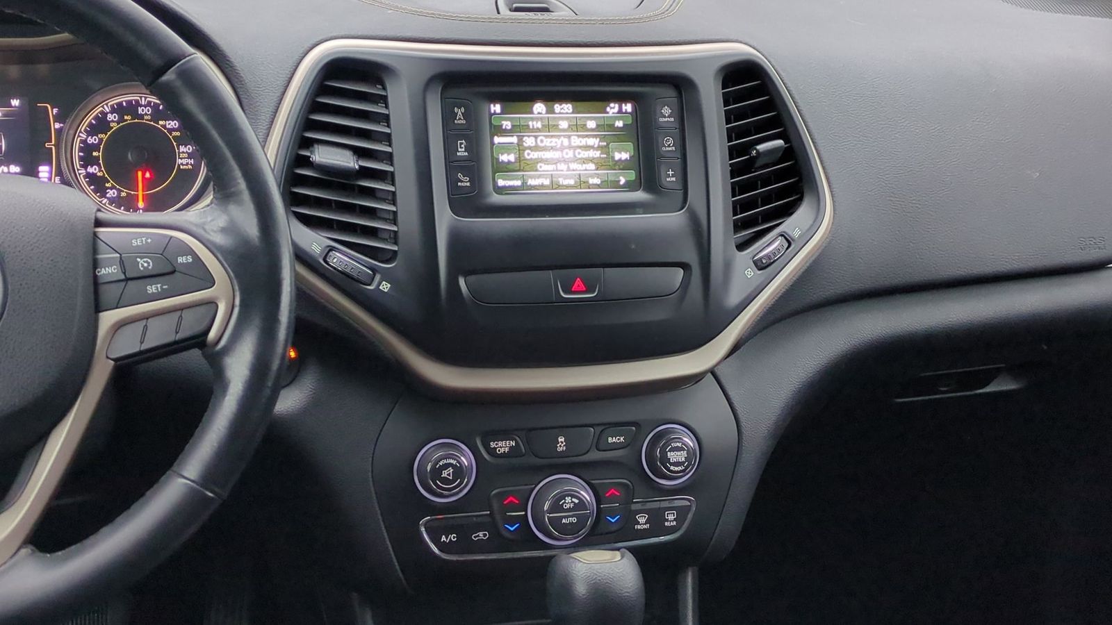 Thumbnail: 2016 Jeep Cherokee - 30