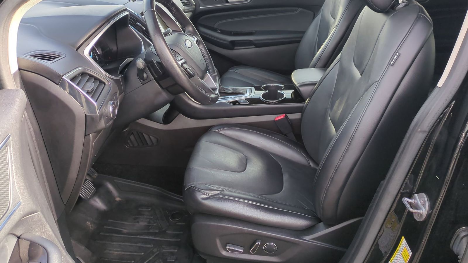 Thumbnail: 2018 Ford Edge - 16