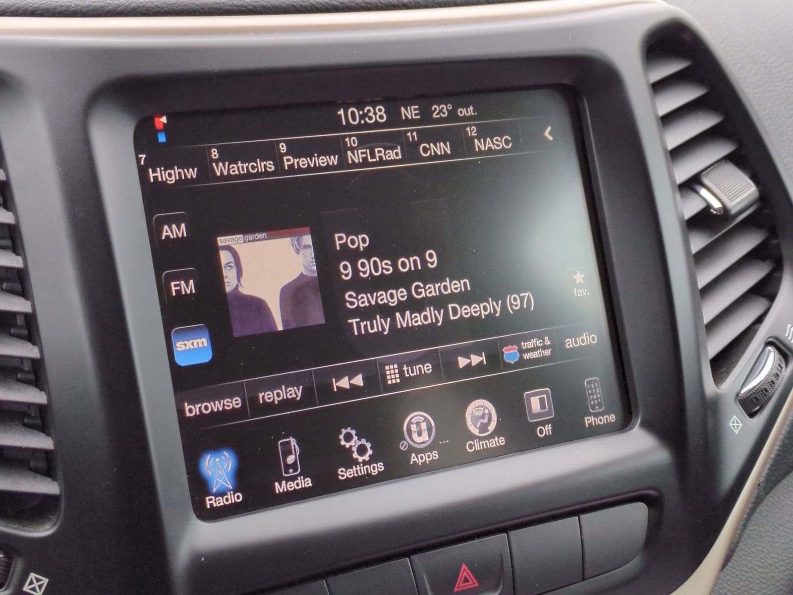 Thumbnail: 2014 Jeep Cherokee - 28