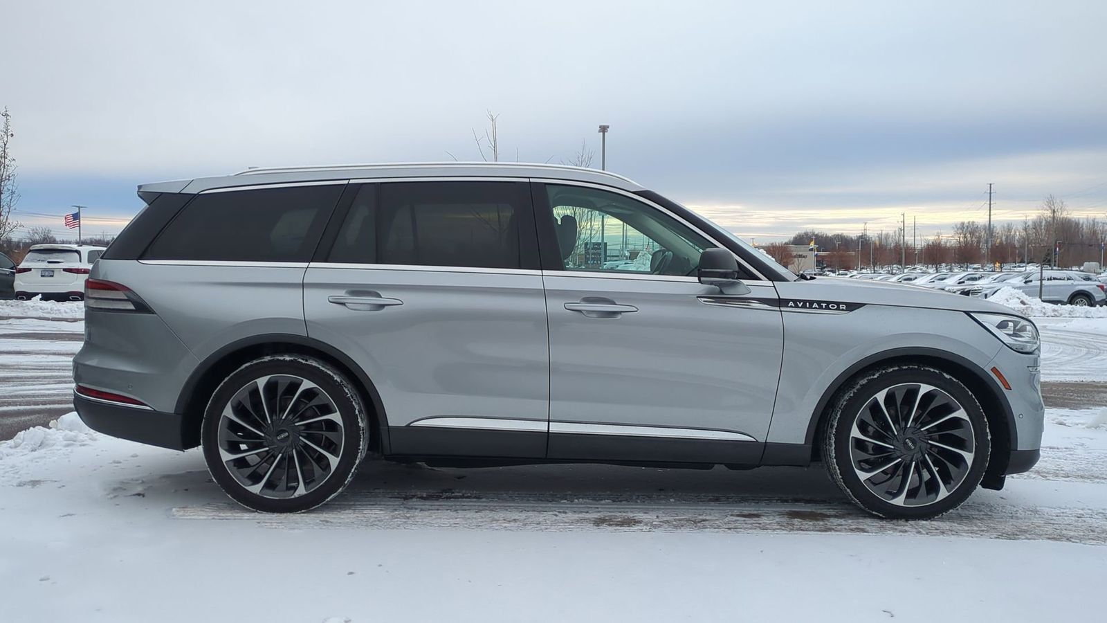 Thumbnail: 2020 Lincoln Aviator - 8