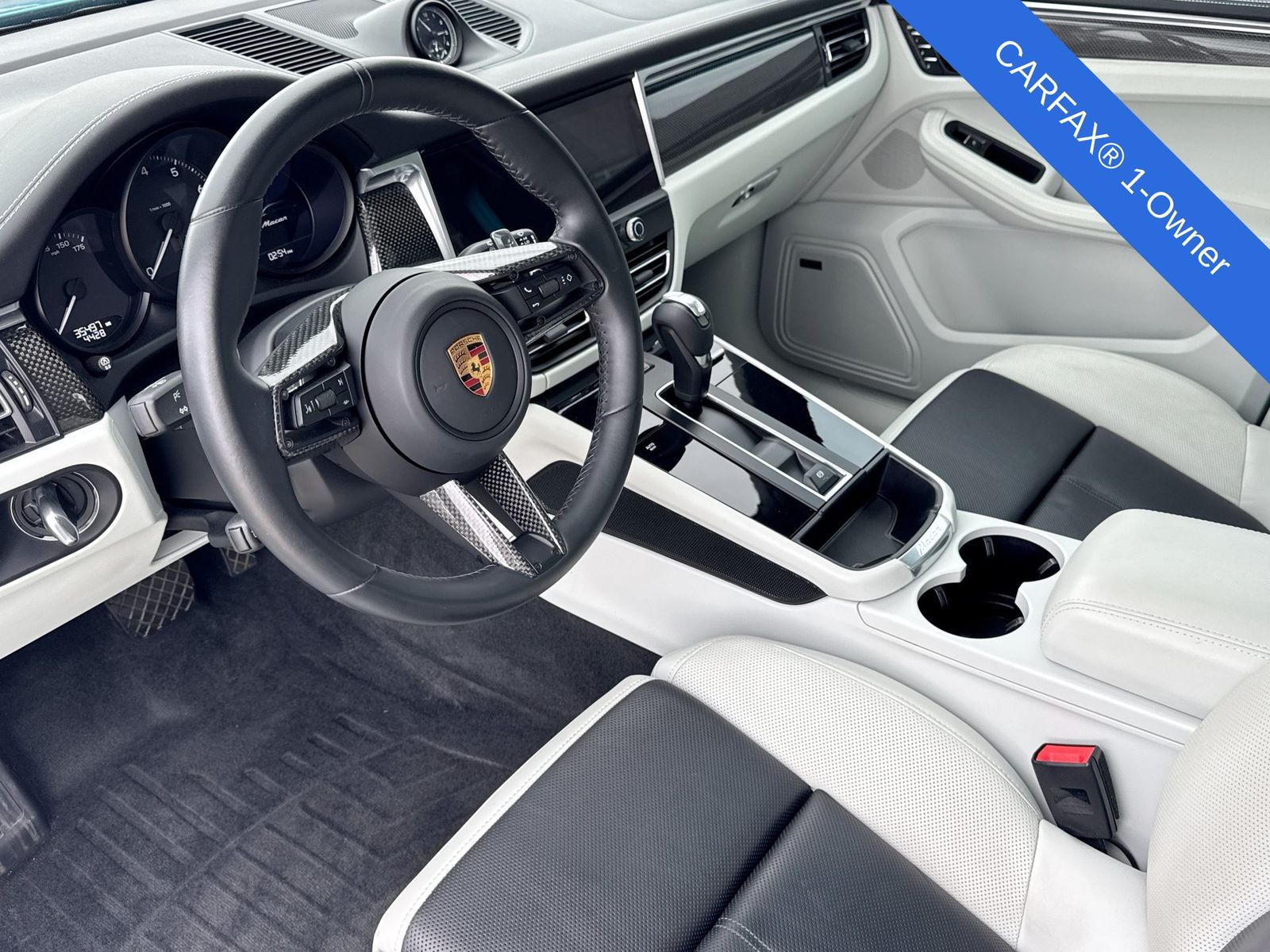 Thumbnail: 2022 Porsche Macan - 2