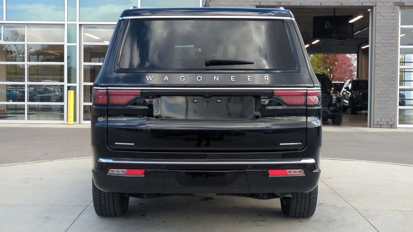 Thumbnail: 2023 Jeep Wagoneer - 5