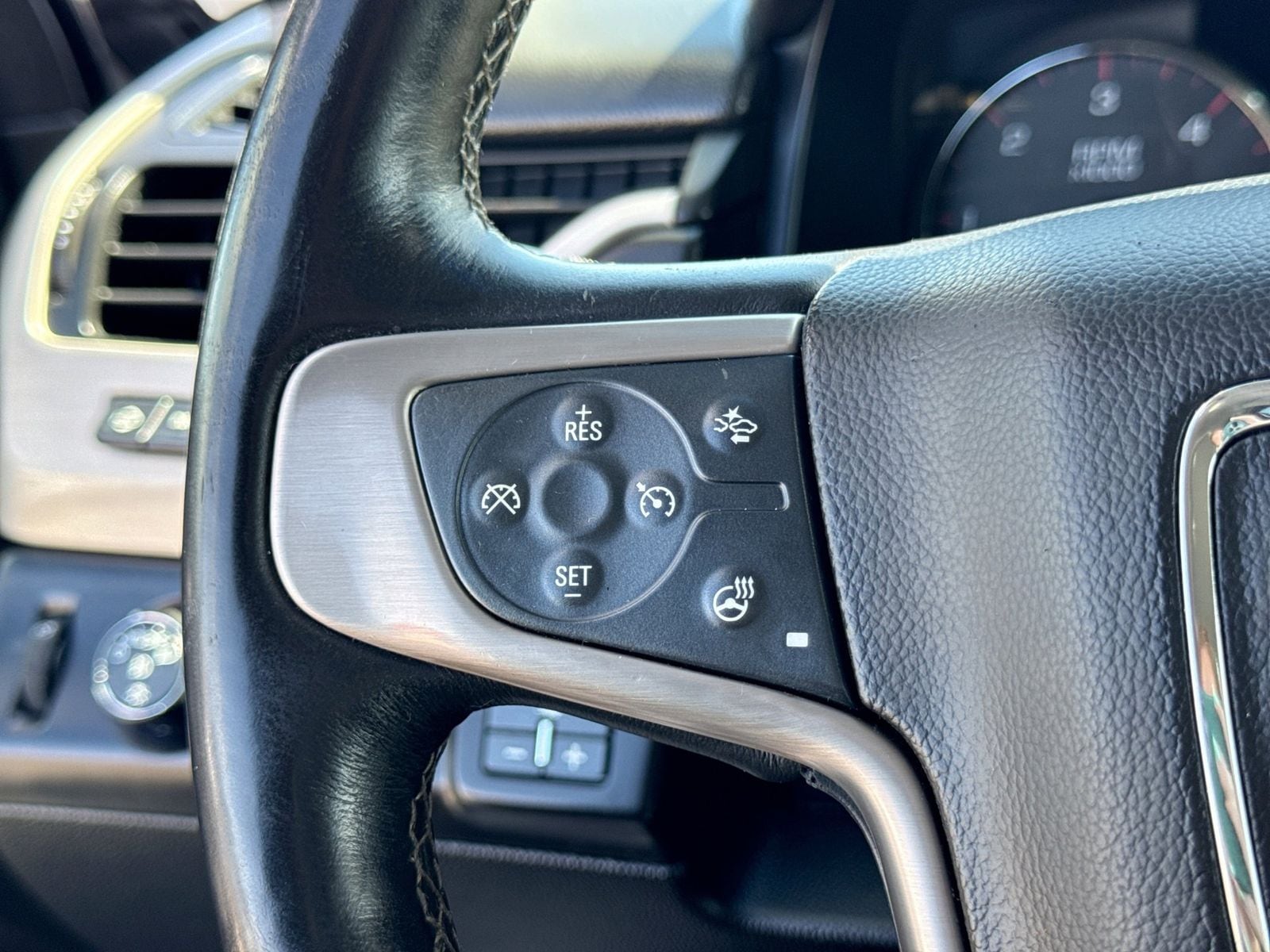 Thumbnail: 2016 GMC Yukon - 30