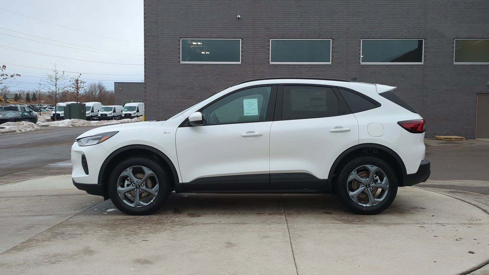 2025 Ford Escape Hybrid ST-Line Select photo 2