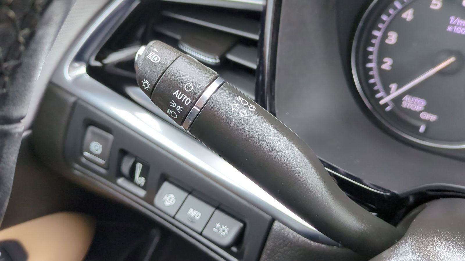 Thumbnail: 2021 Cadillac XT6 - 30