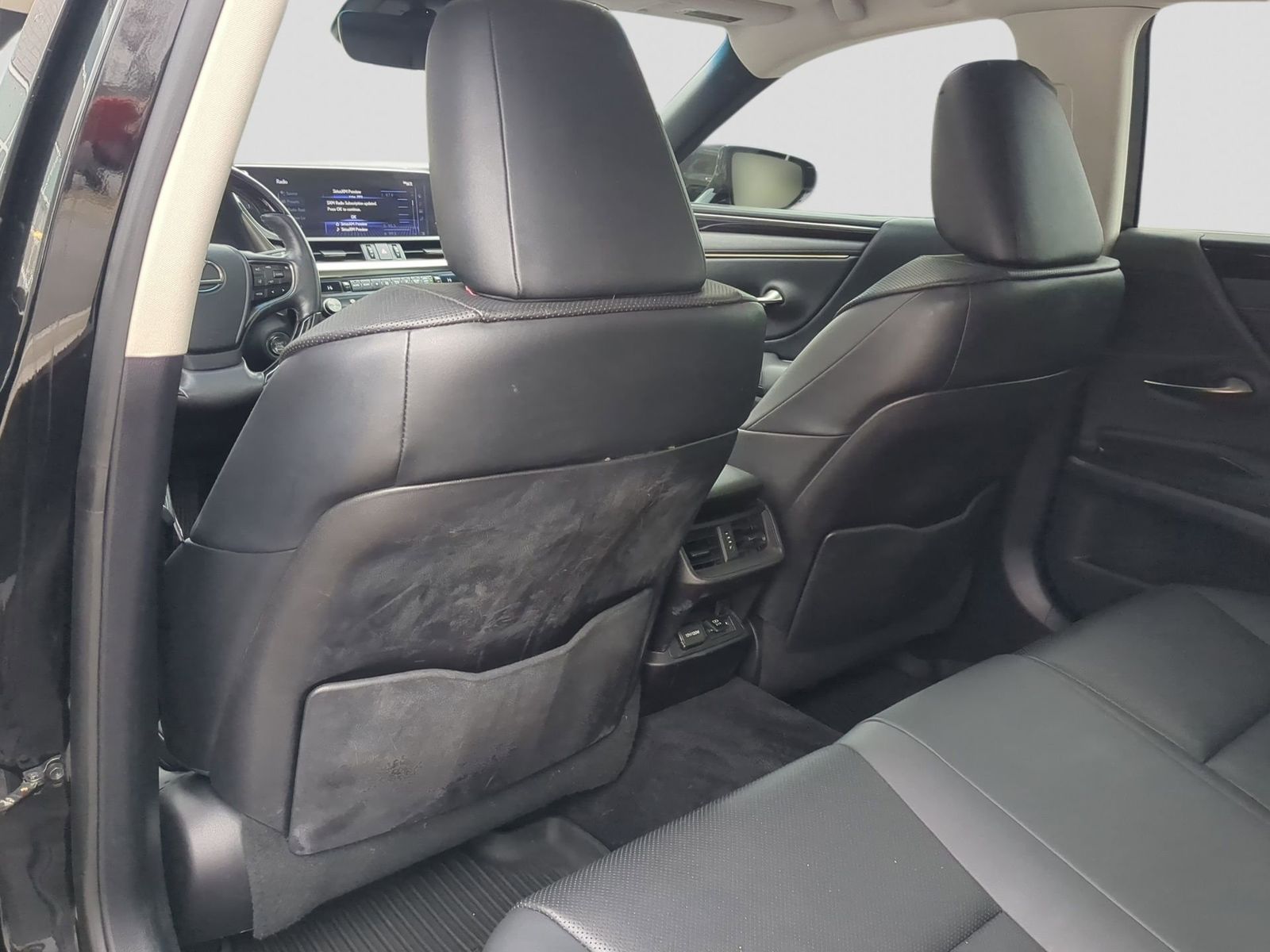 Thumbnail: 2021 Lexus ES - 22