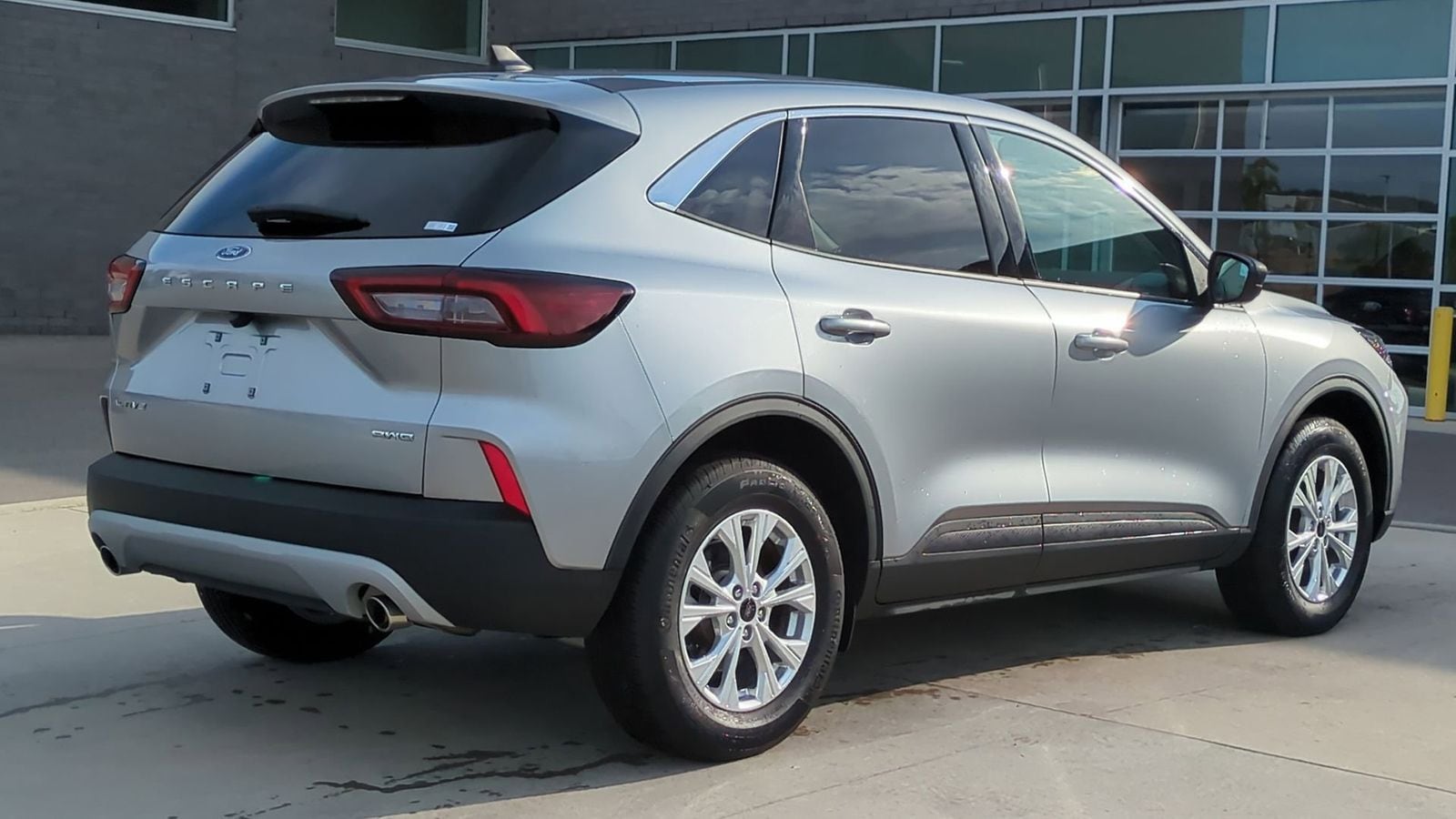 Thumbnail: 2023 Ford Escape - 8