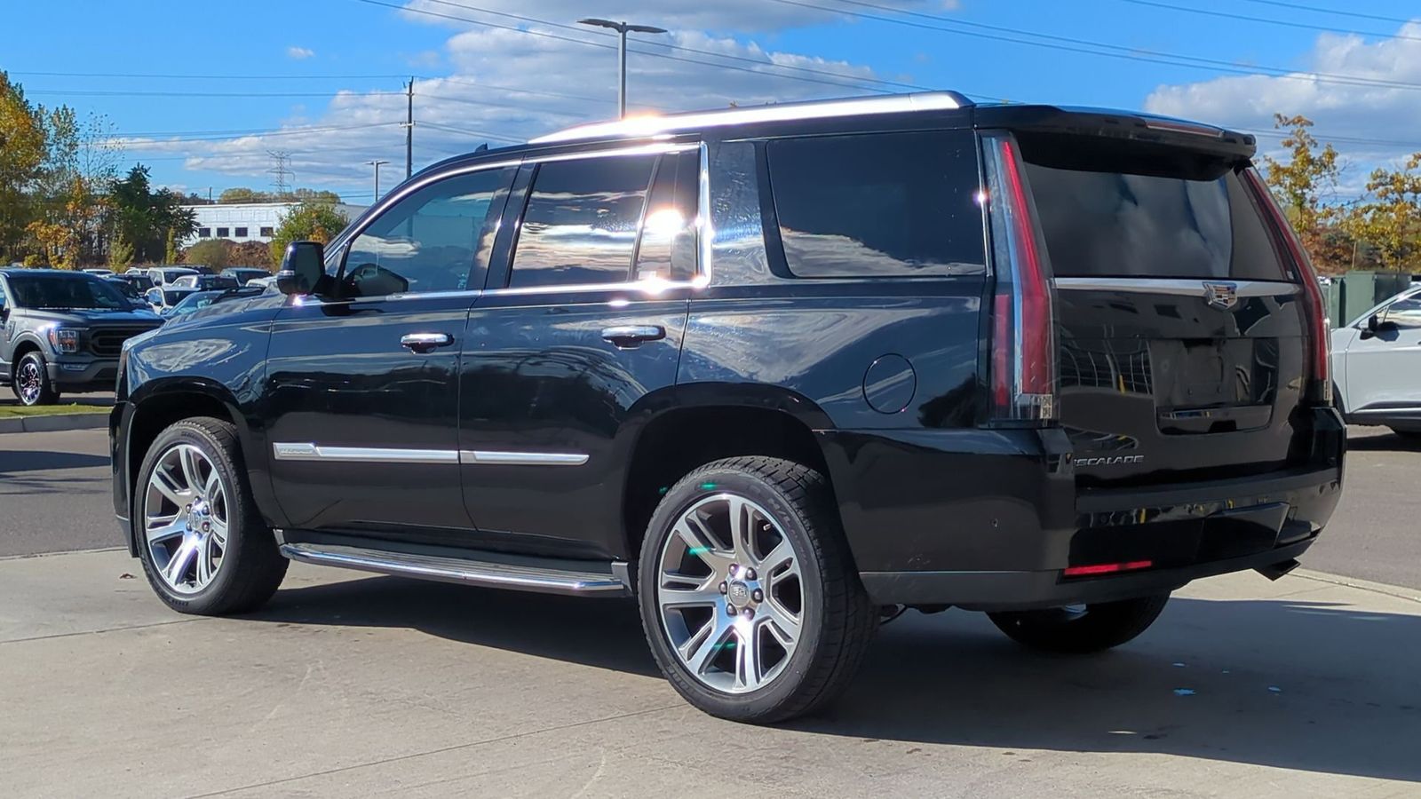 2017 Cadillac Escalade Luxury photo 3
