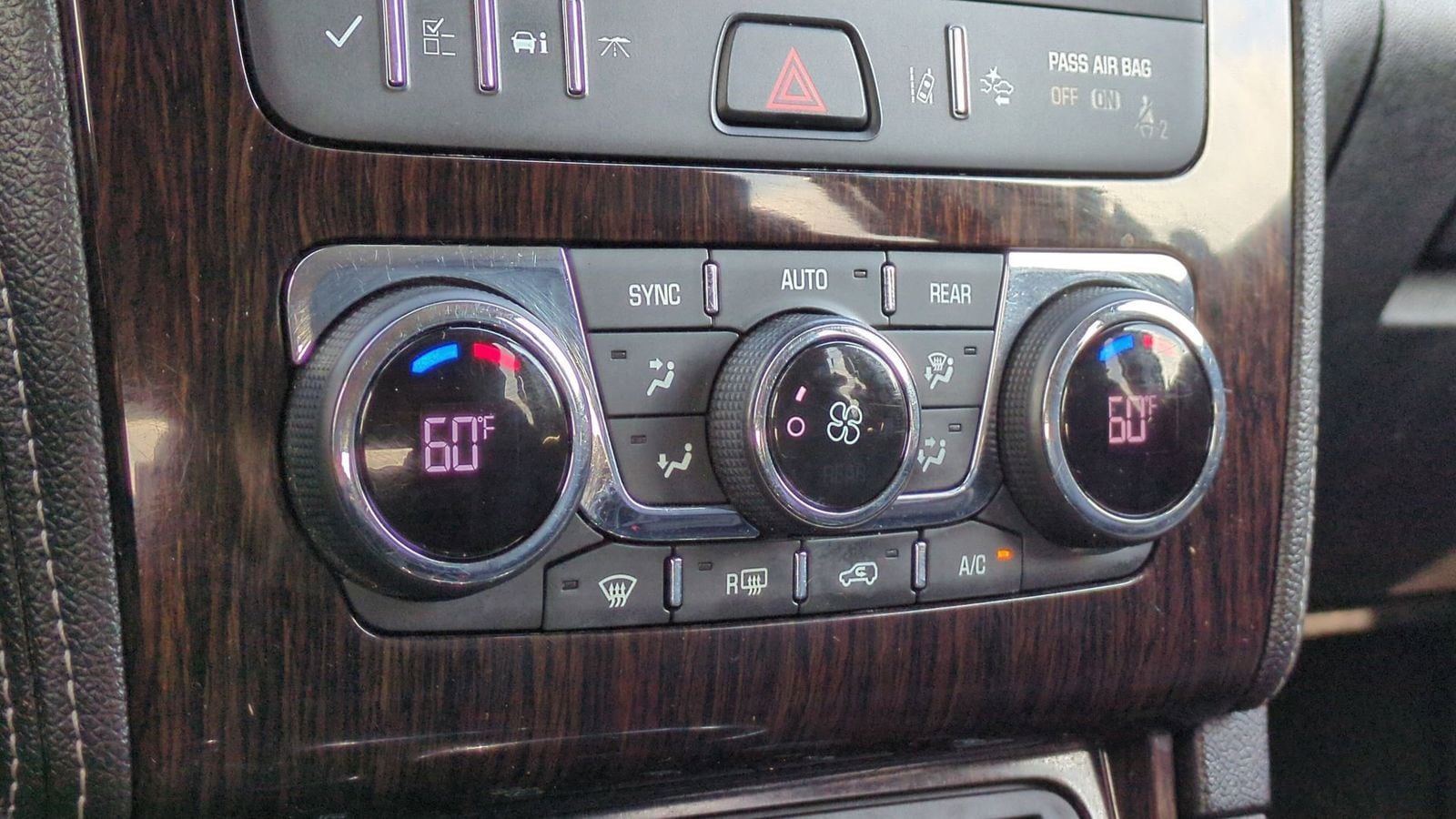Thumbnail: 2017 Chevrolet Traverse - 33