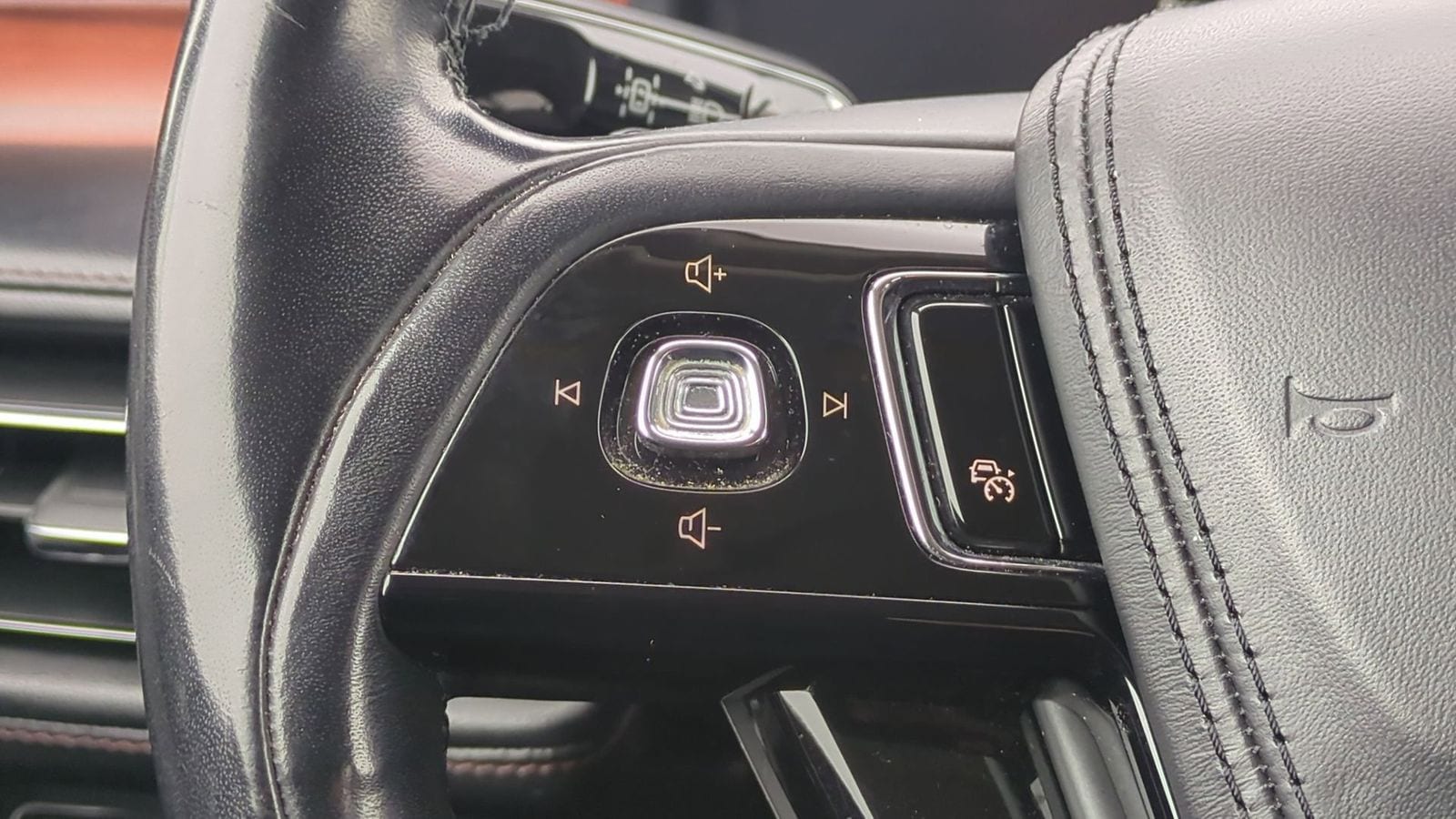 Thumbnail: 2020 Lincoln Aviator - 25