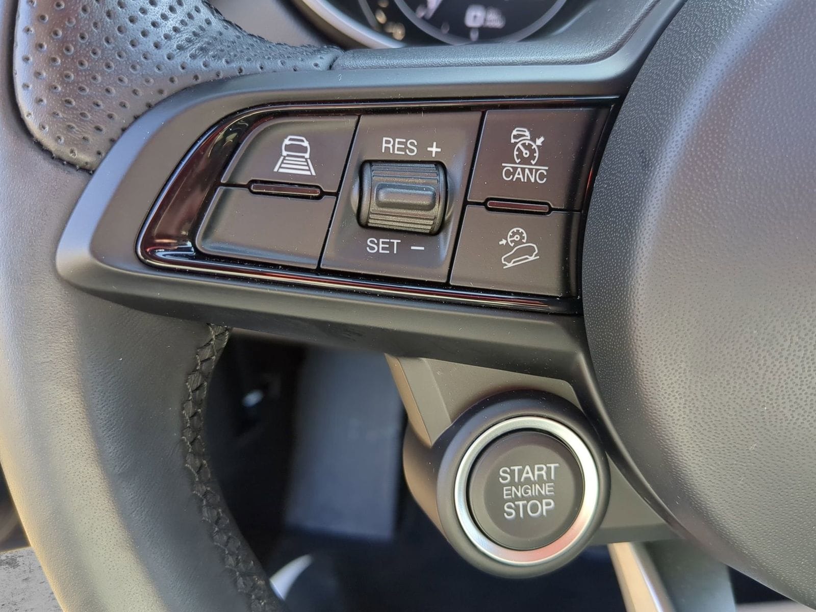 Thumbnail: 2023 Alfa Romeo Stelvio - 28