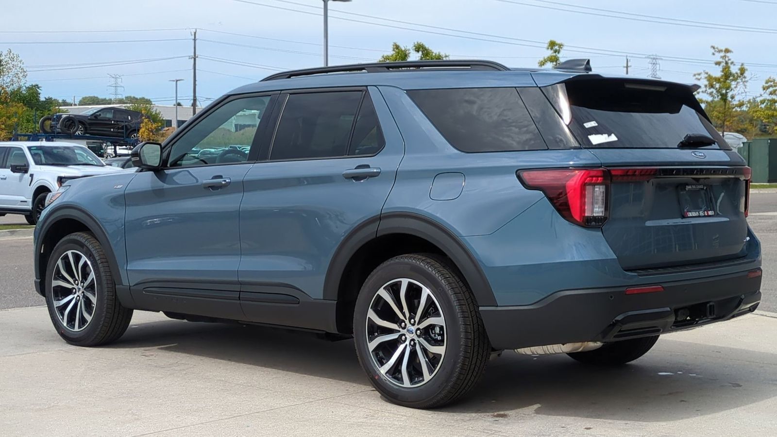 2025 Ford Explorer ST-Line photo 3