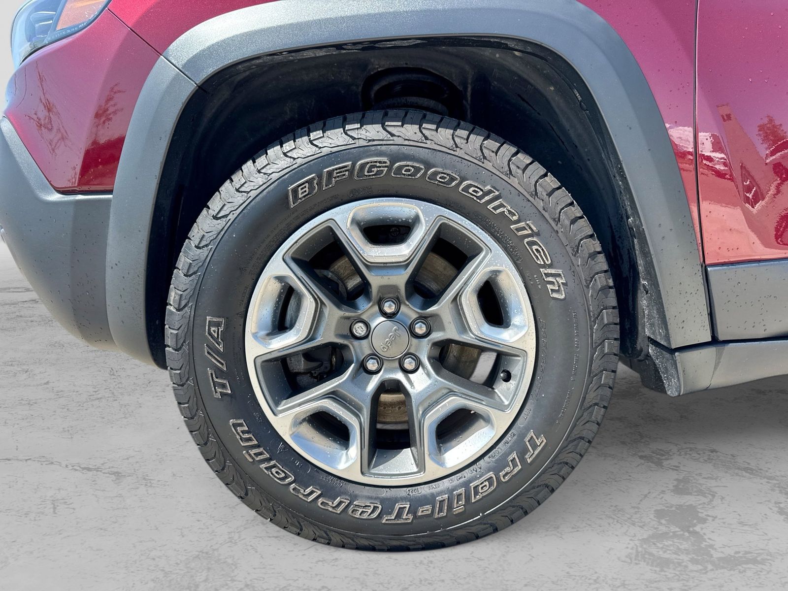 Thumbnail: 2019 Jeep Cherokee - 17