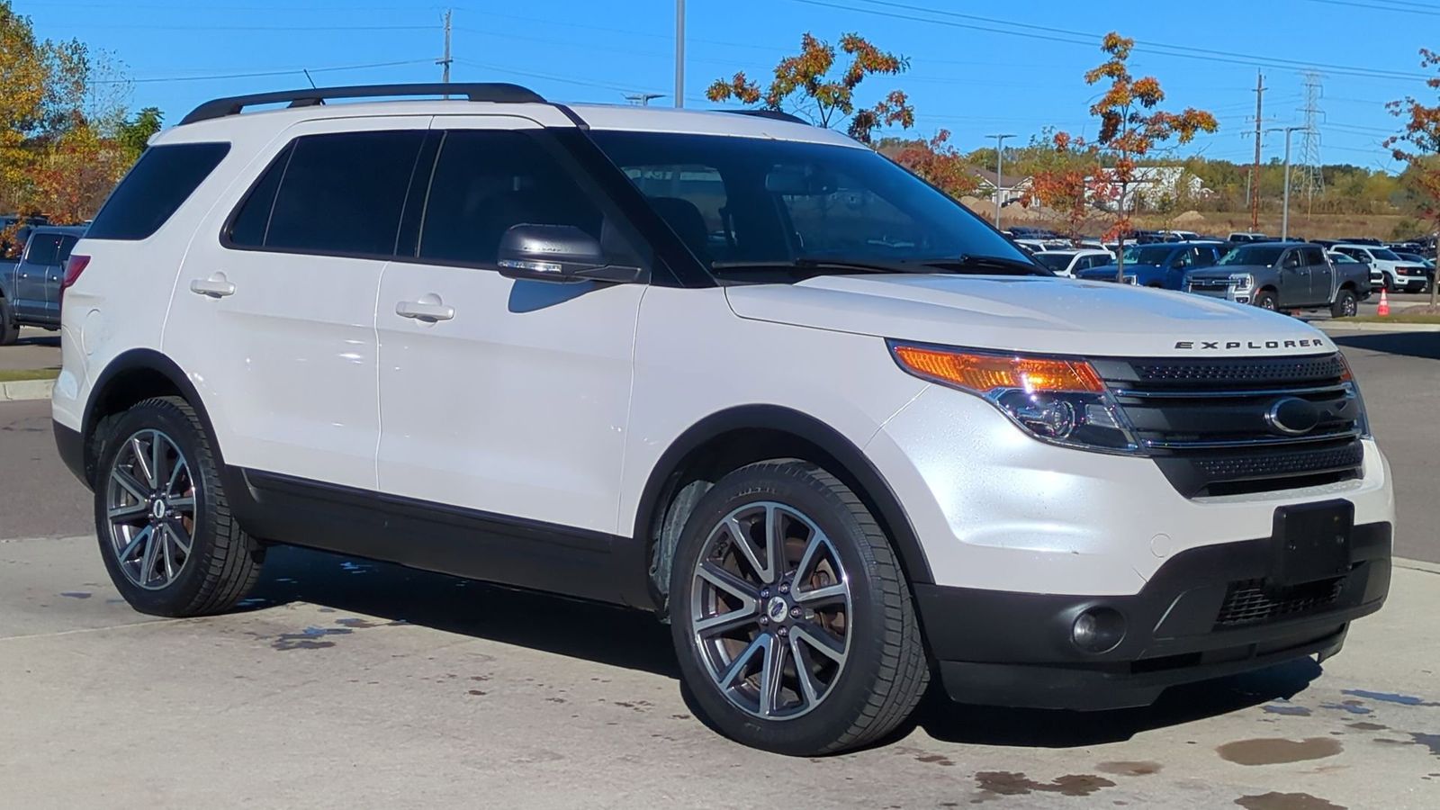 Thumbnail: 2015 Ford Explorer - 9
