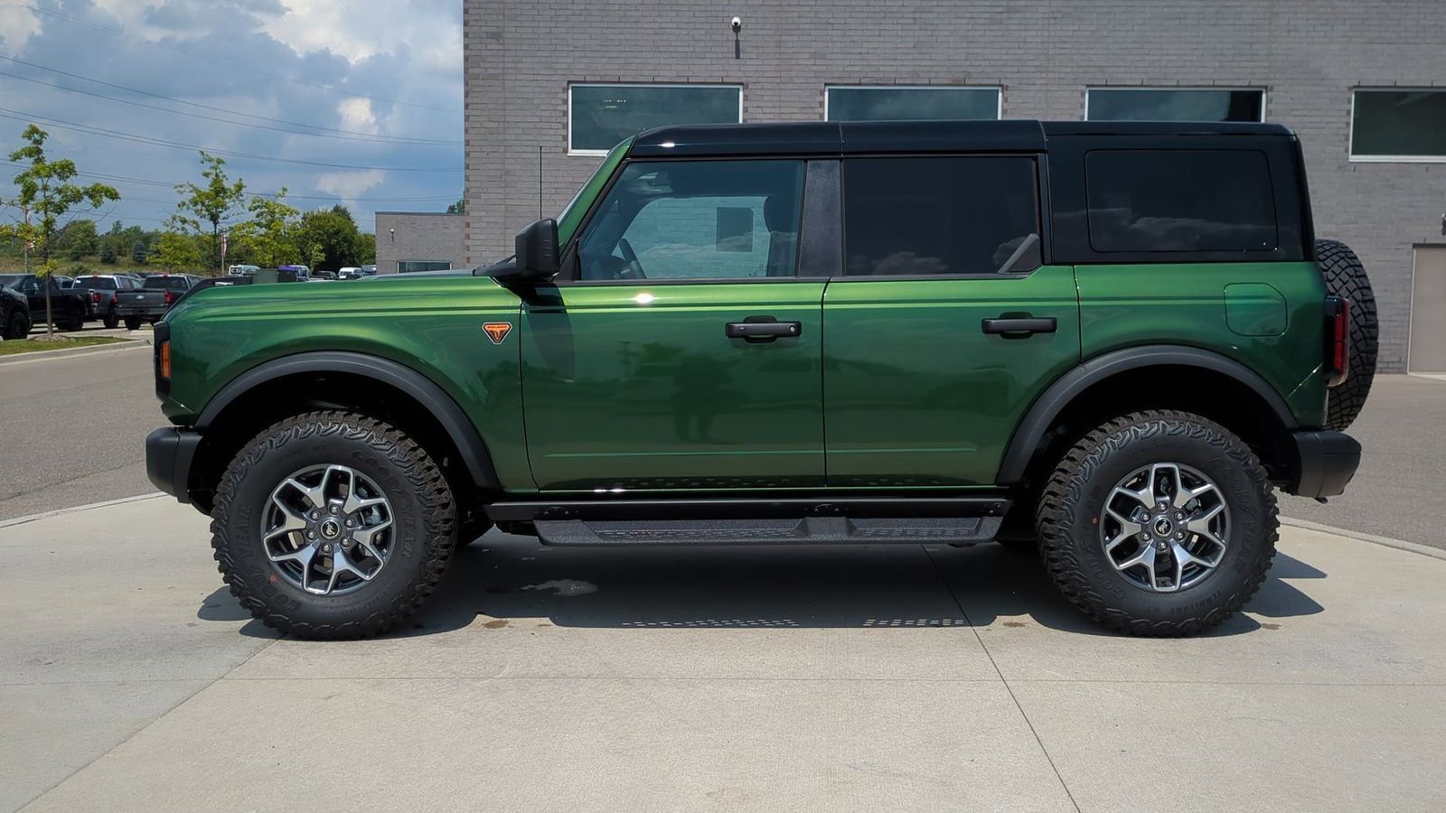 2025 Ford Bronco Badlands photo 2
