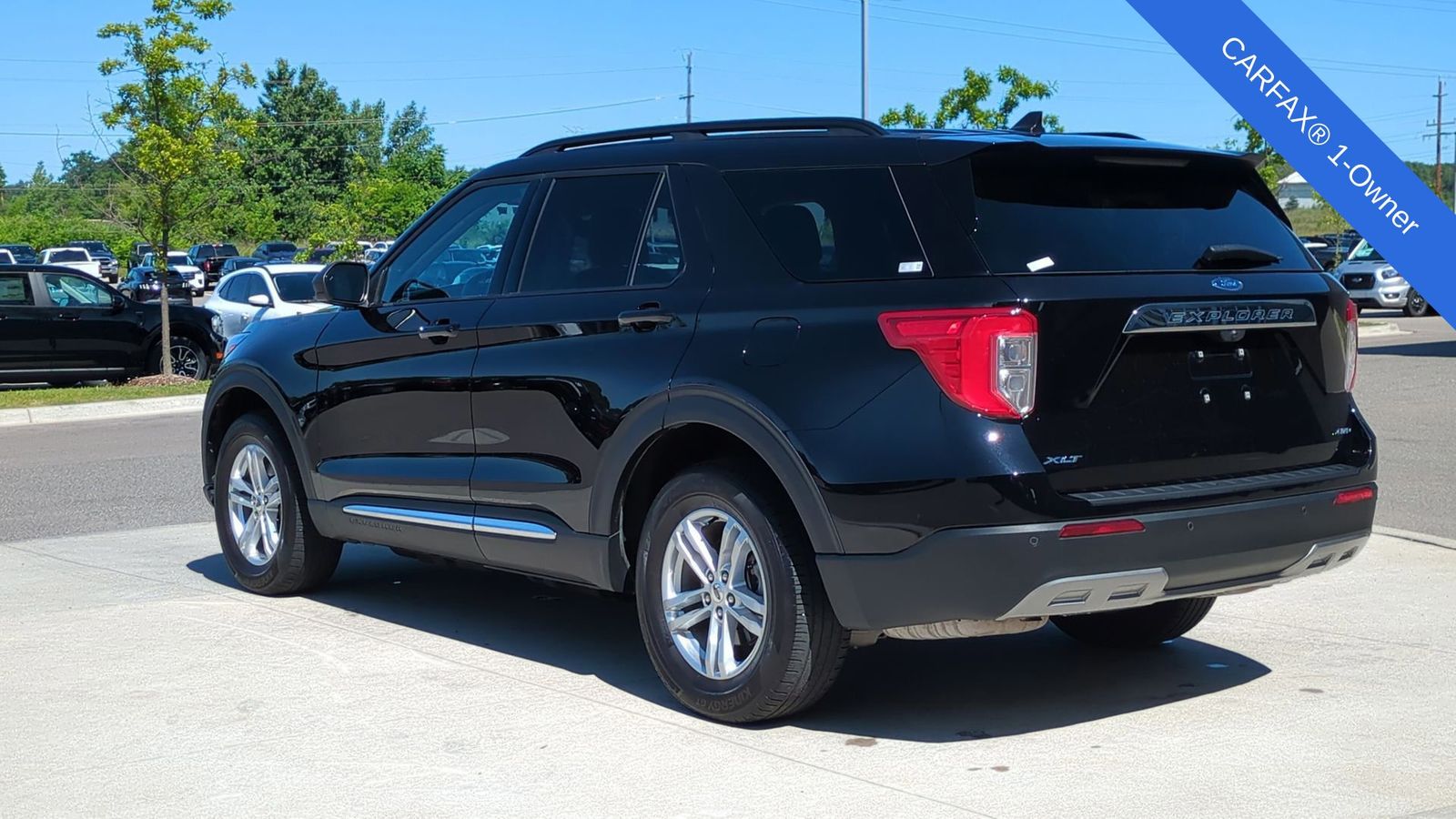 2023 Ford Explorer XLT photo 3